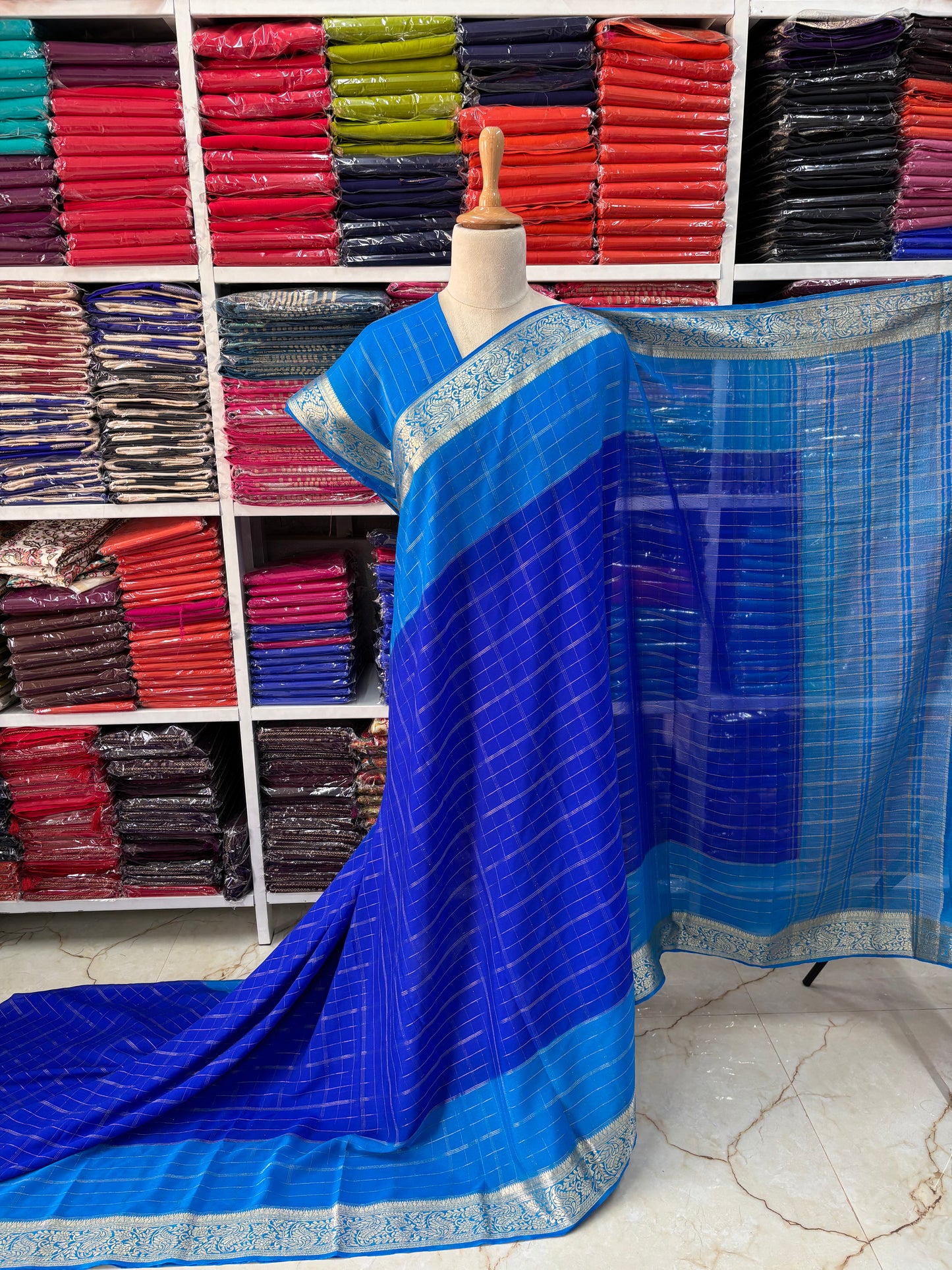 Chinnon Medium Size Ivory Jari Border