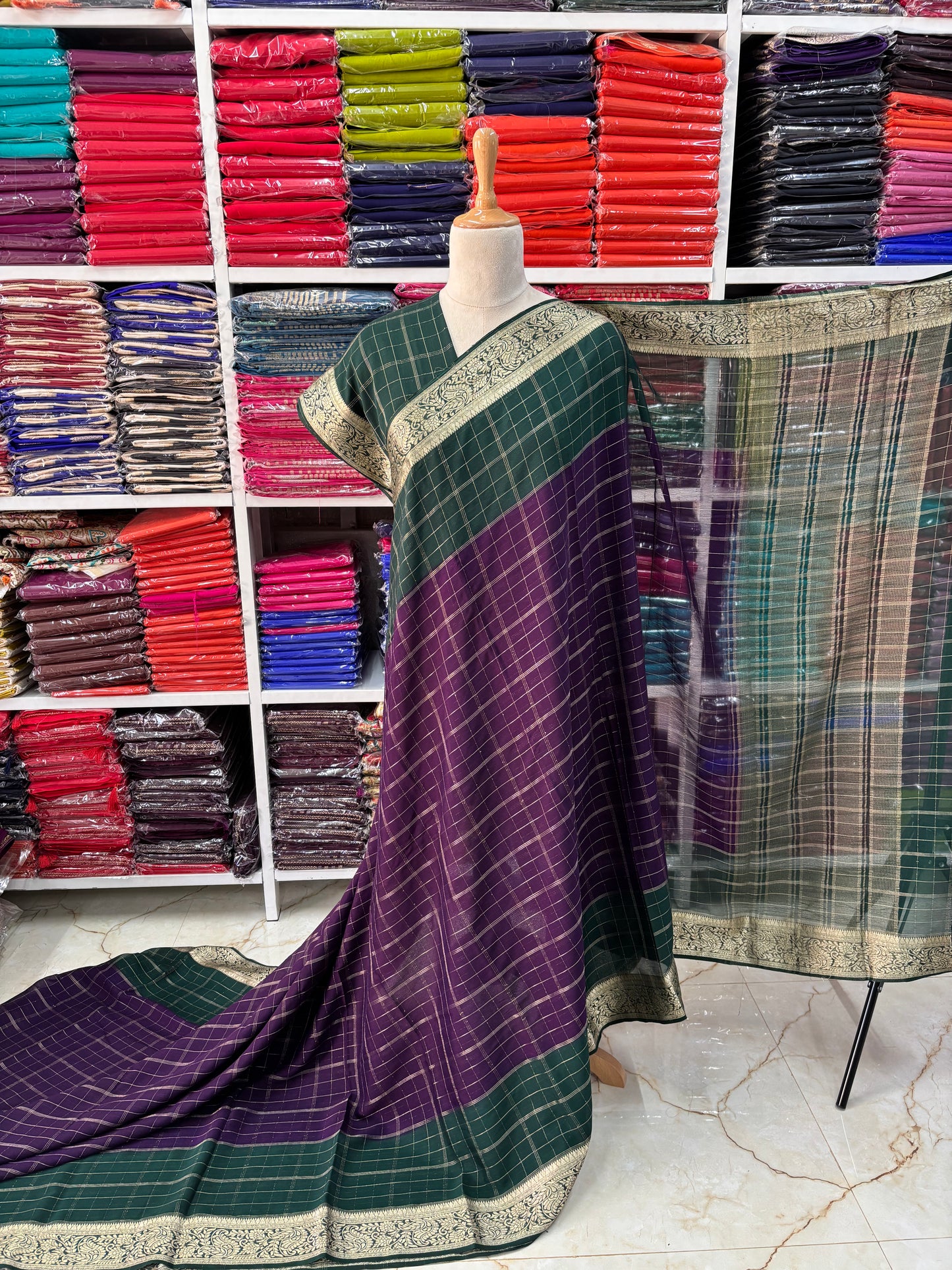 Chinnon Medium Size Ivory Jari Border