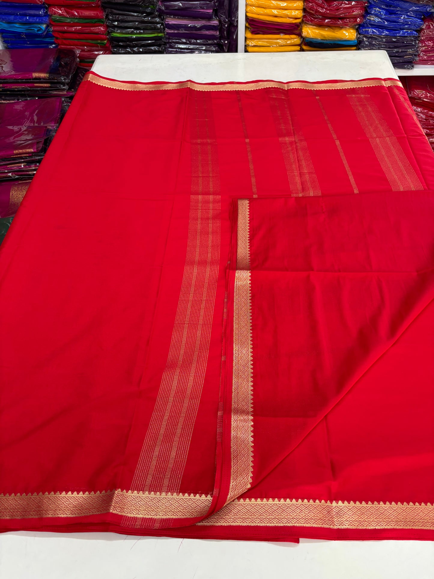 Semi Mysore Crepe (Self, Fish Scale Pattern Small Size Border)