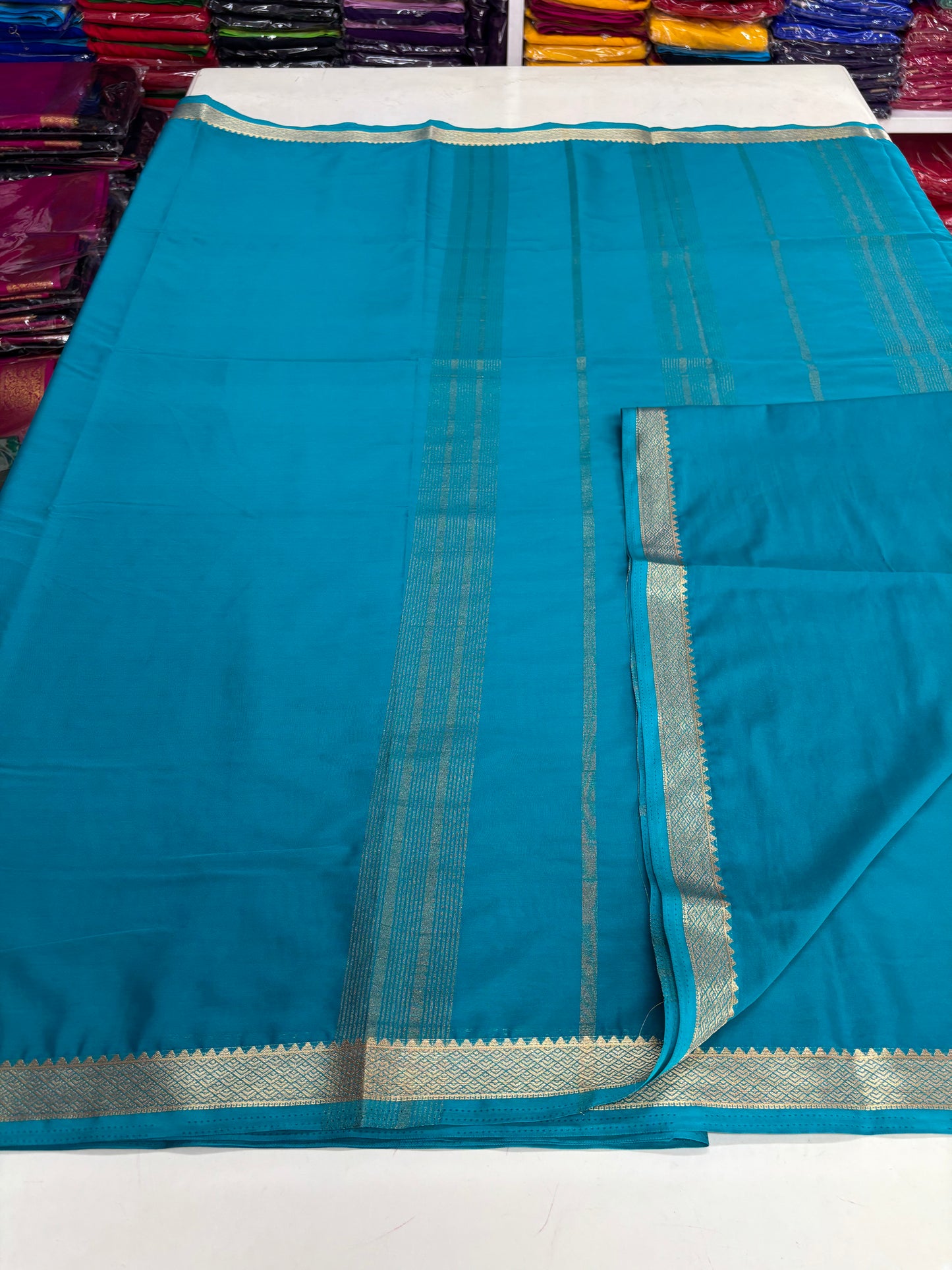 Semi Mysore Crepe (Self, Fish Scale Pattern Small Size Border)