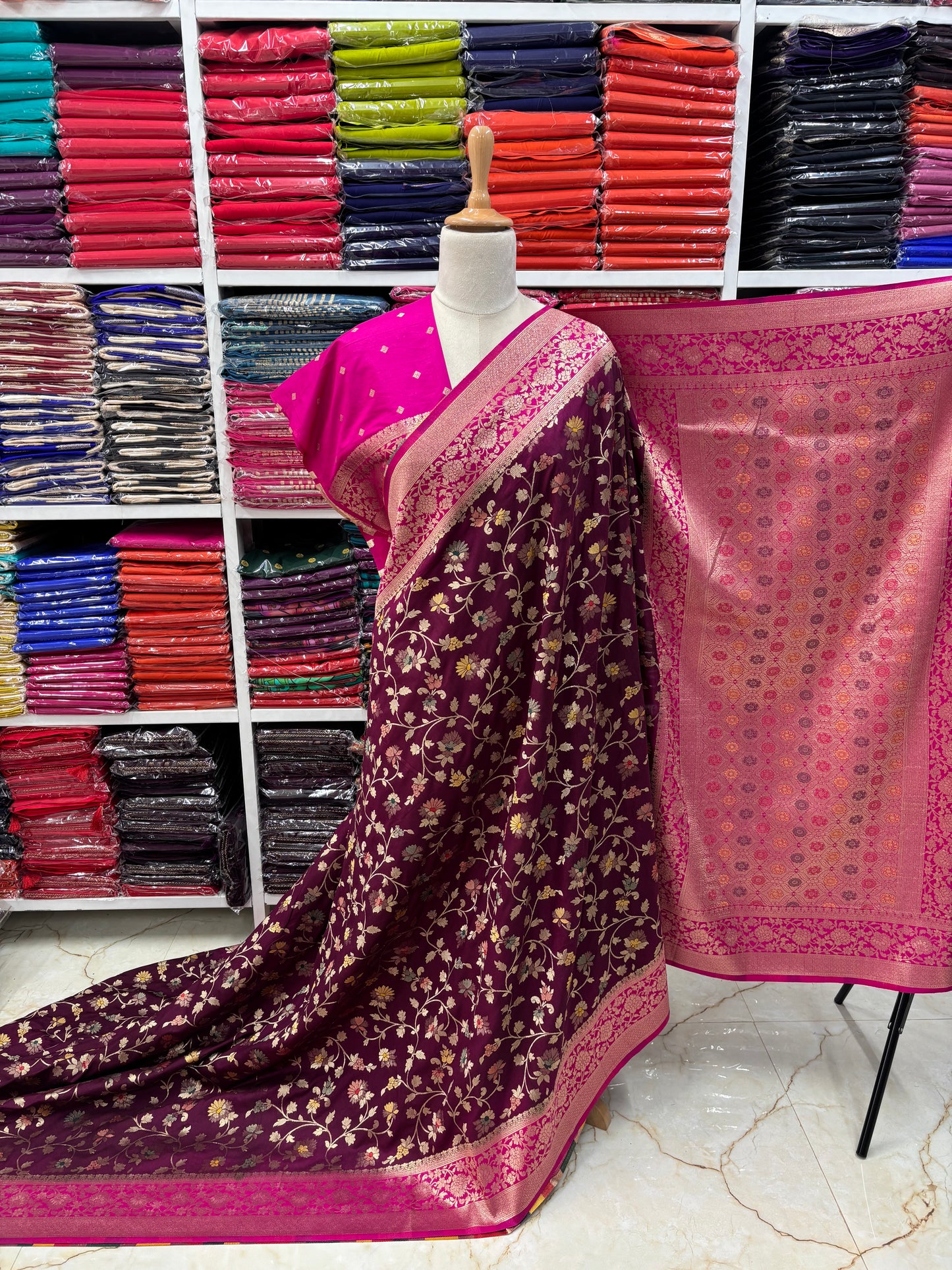 Banarasi Dola (Jal Pattern and Floral Border)