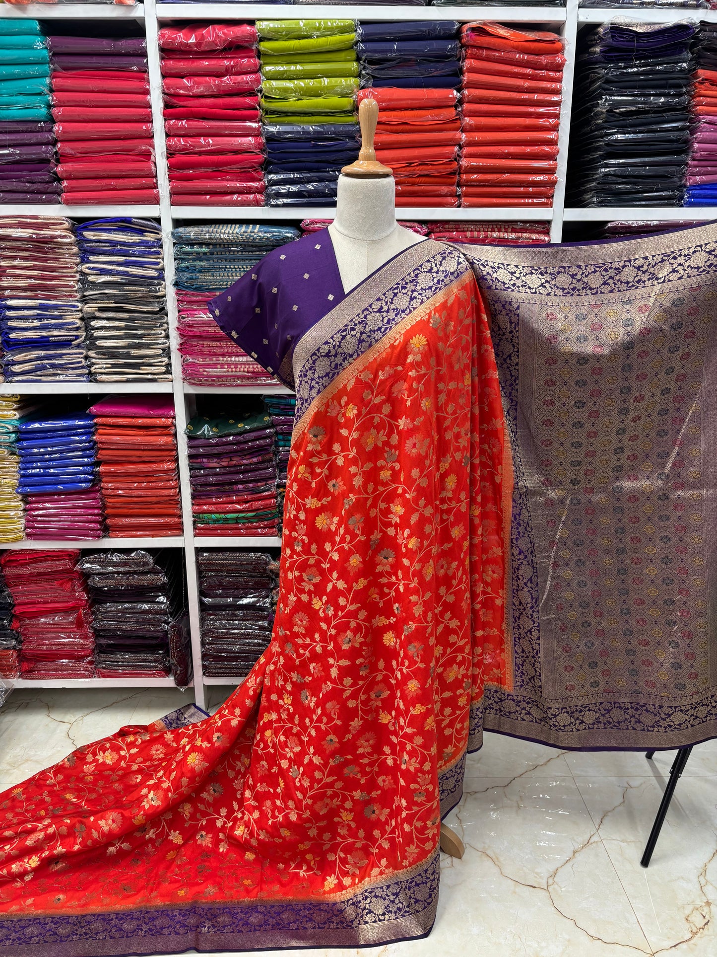 Banarasi Dola (Jal Pattern and Floral Border)