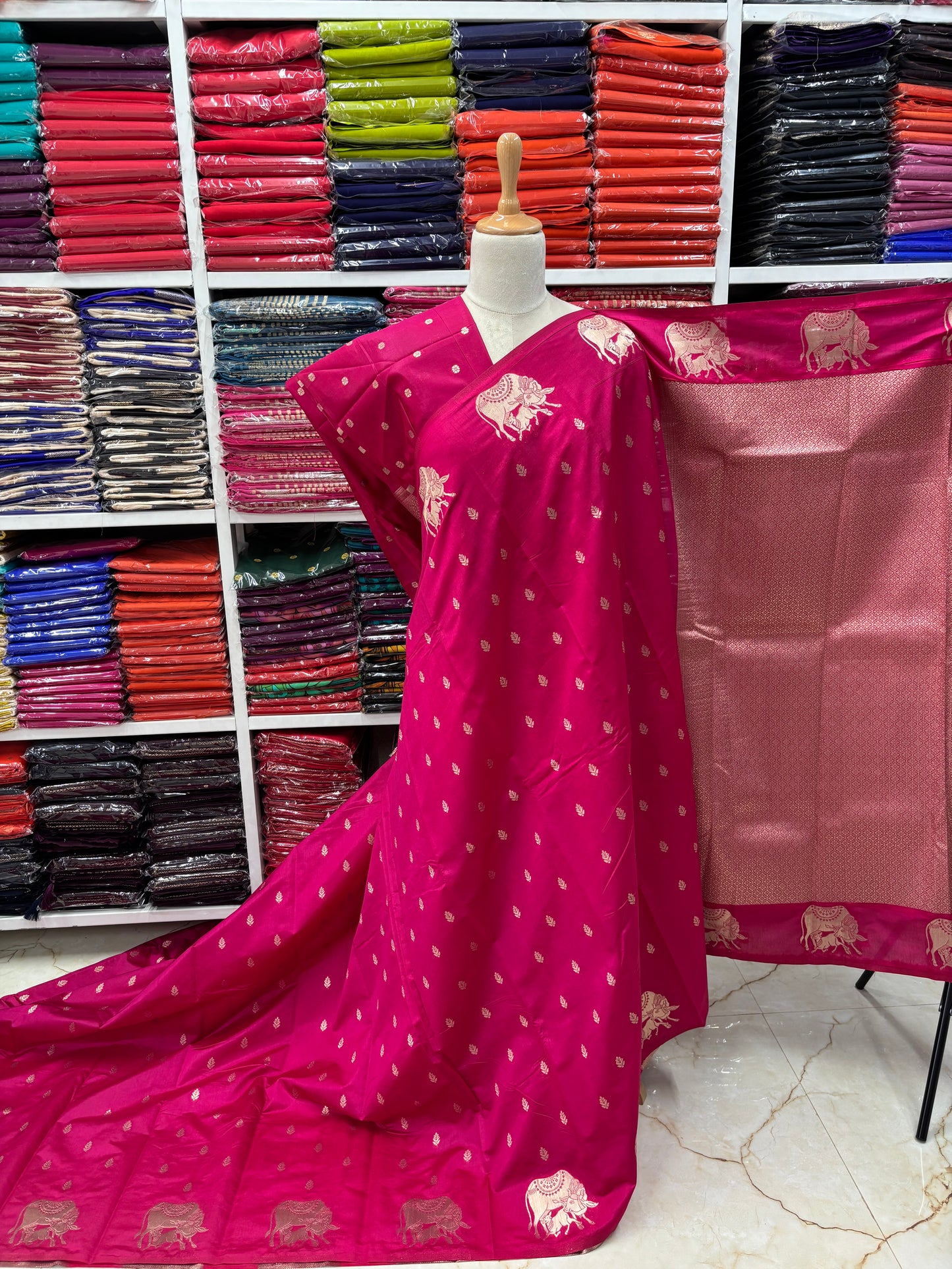 Dola Saree (Kamadhenu Border)