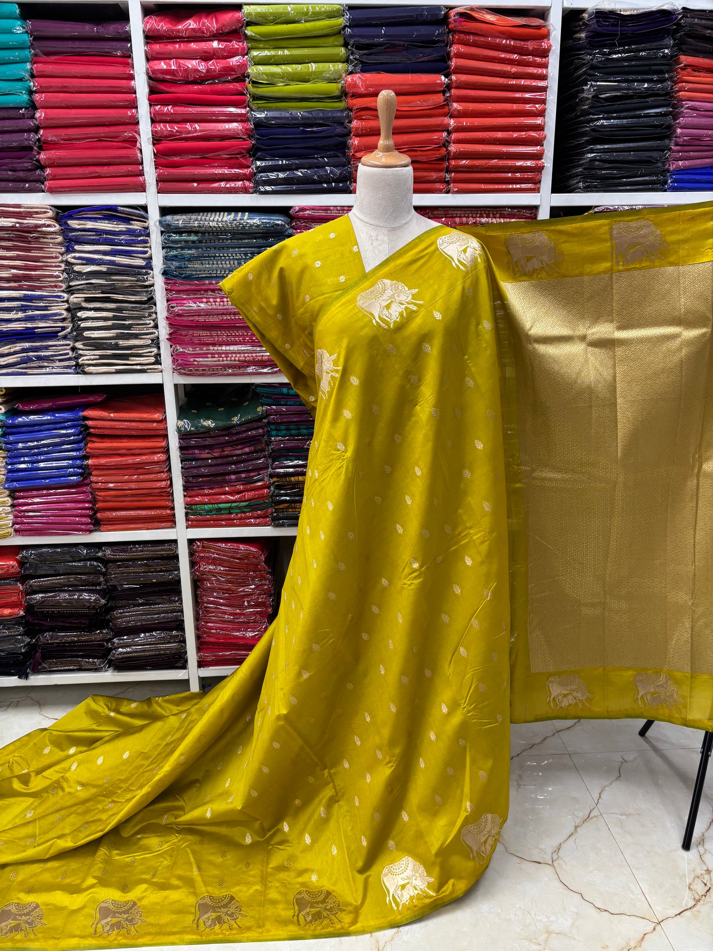 Dola Saree (Kamadhenu Border)