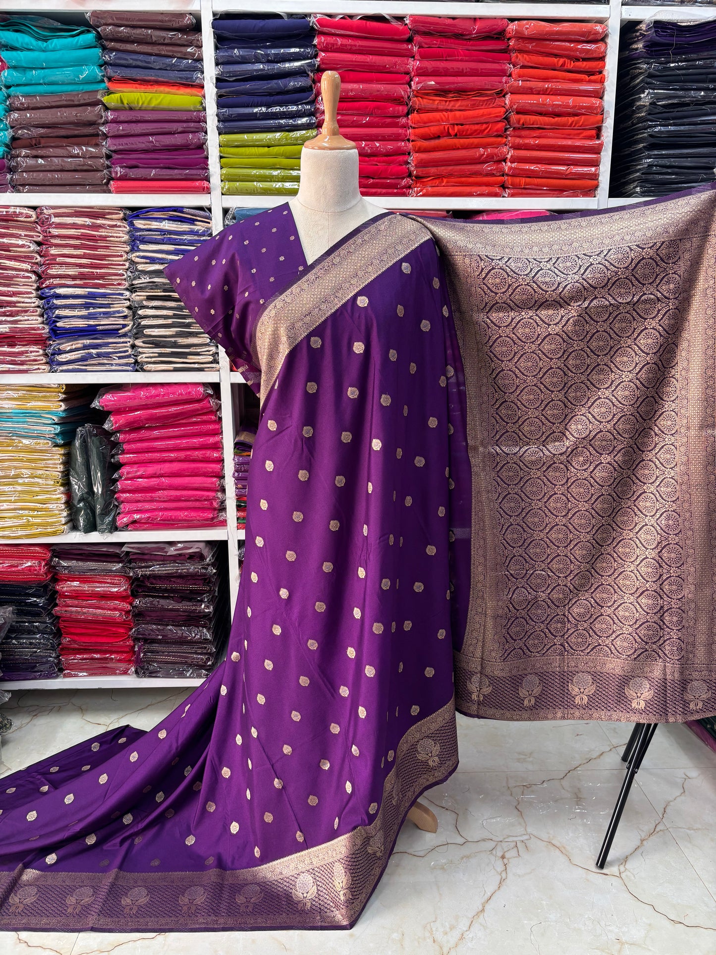 Banarasi Crepe (Floral Border and Grand Pallu)