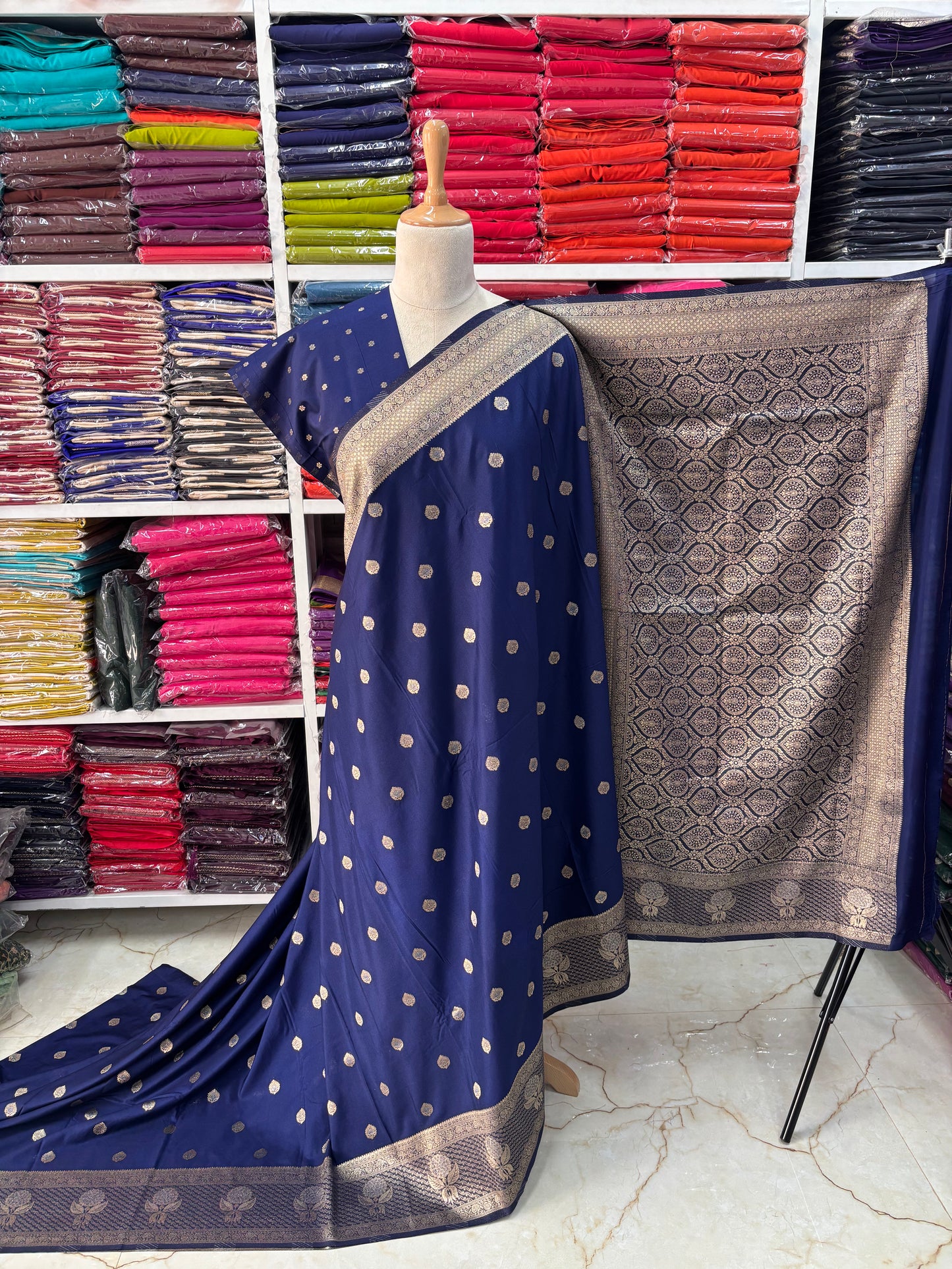 Banarasi Crepe (Floral Border and Grand Pallu)