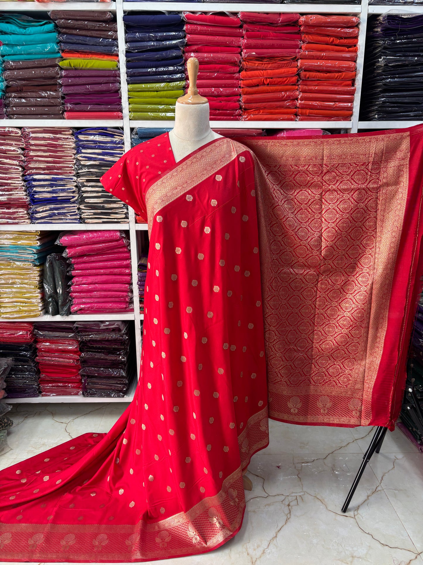 Banarasi Crepe (Floral Border and Grand Pallu)