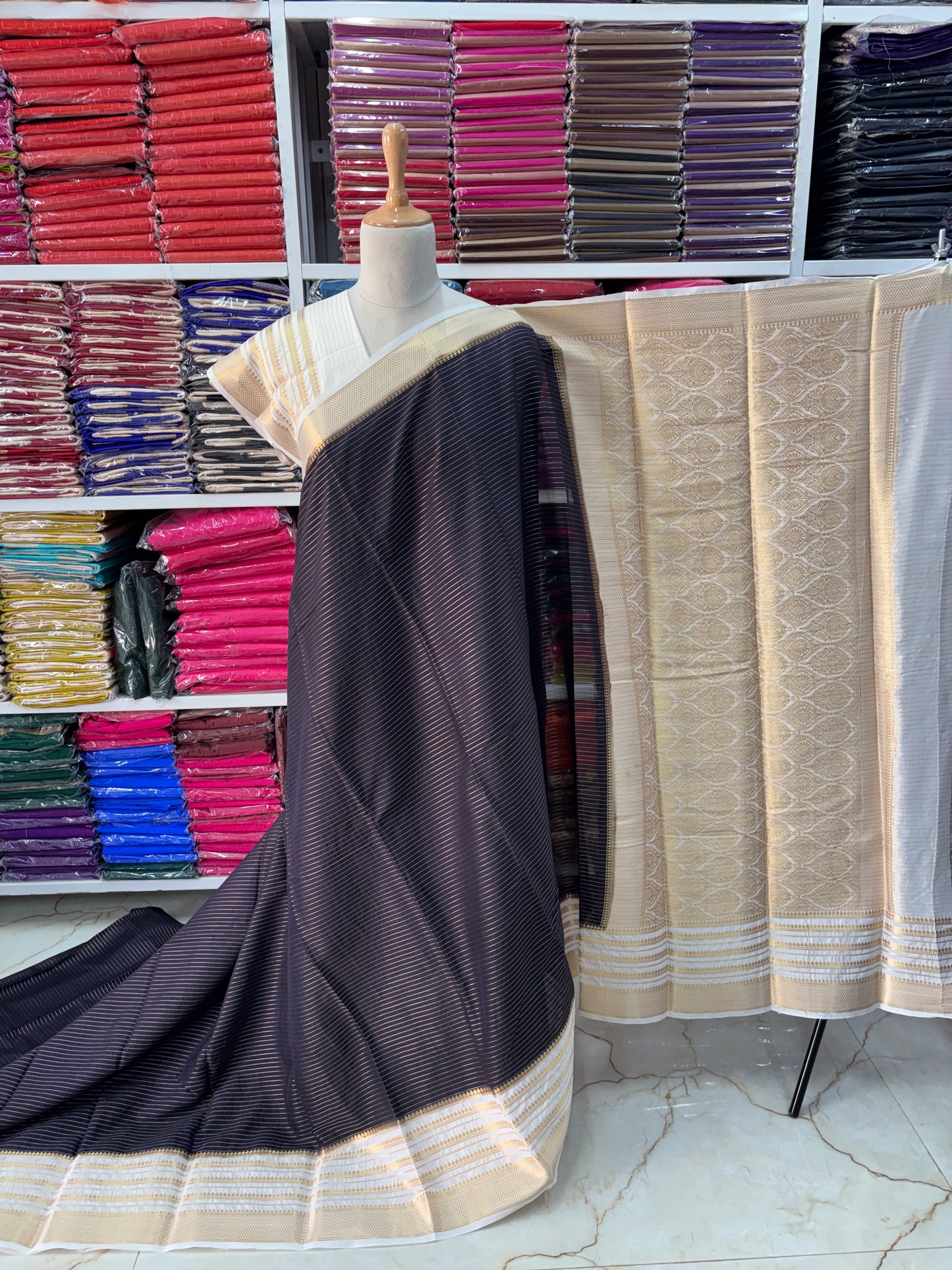 Semi Mysore Crepe (Horizontal Lines with Grand Pallu)