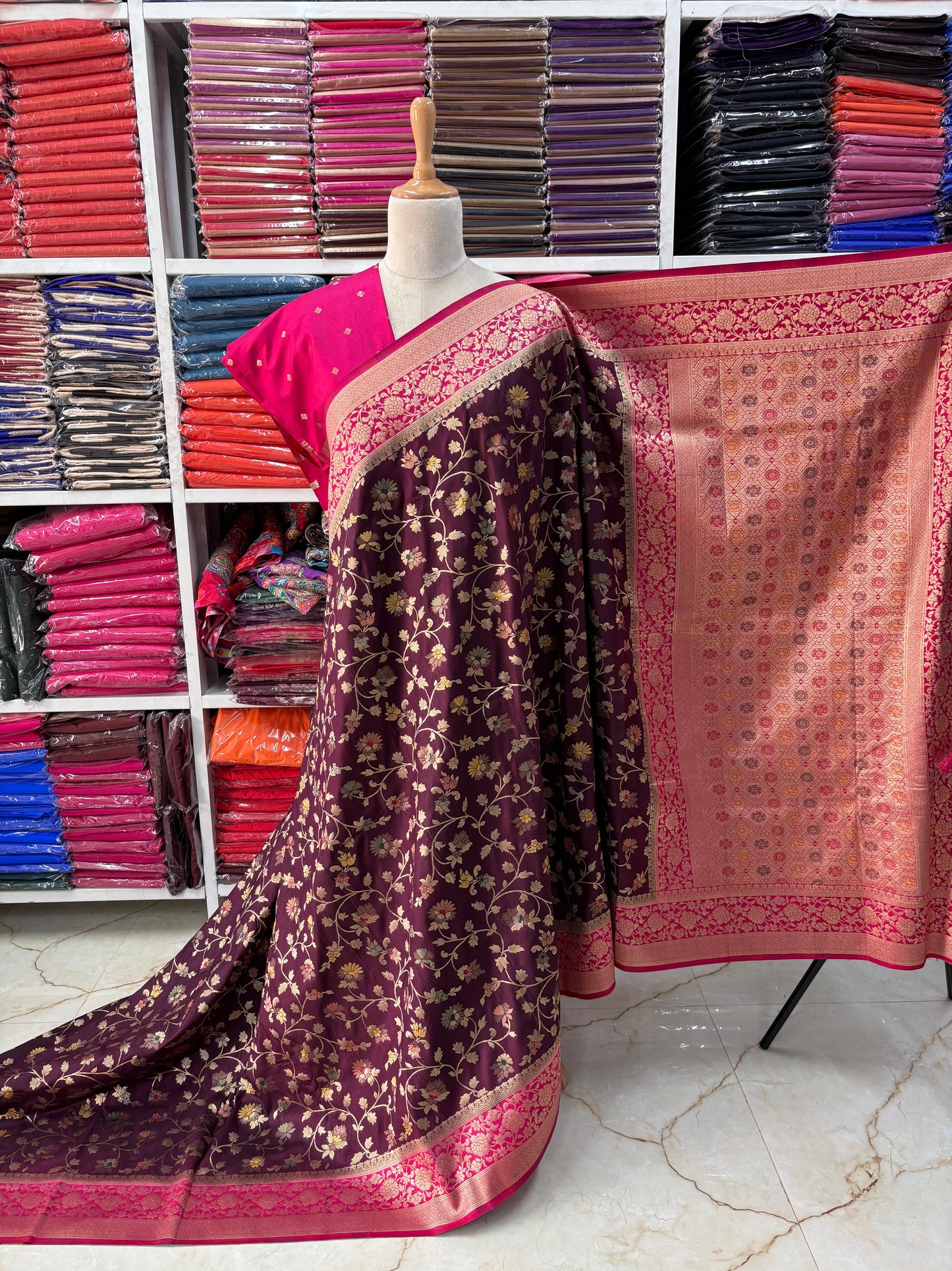 Banarasi Dola (Jal Pattern and Floral Border)