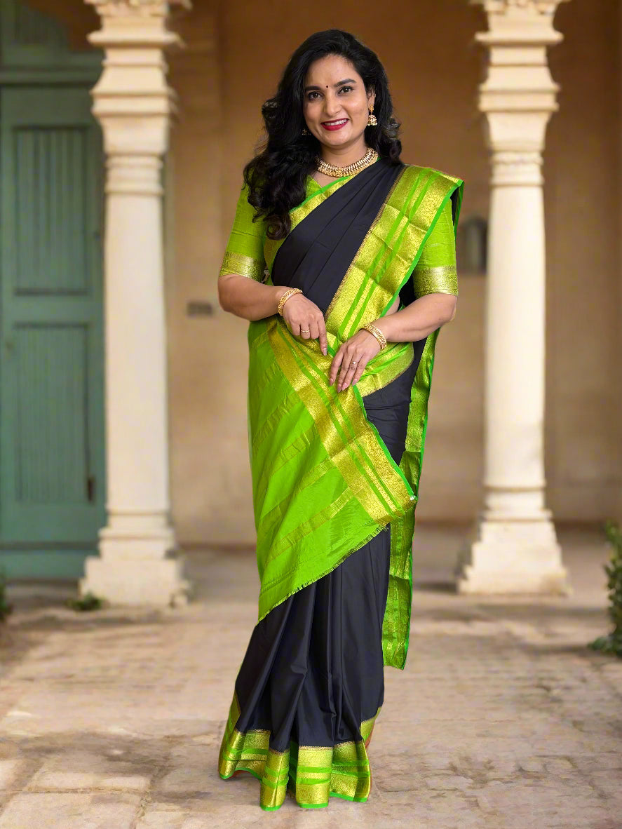 Semi Mysore Crepe (Contrast, Medium Sized Bentex Border)