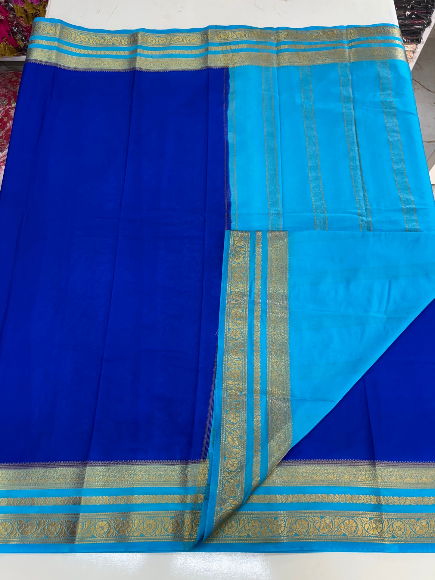 Semi Mysore Crepe (Contrast, Medium Sized Bentex Border)