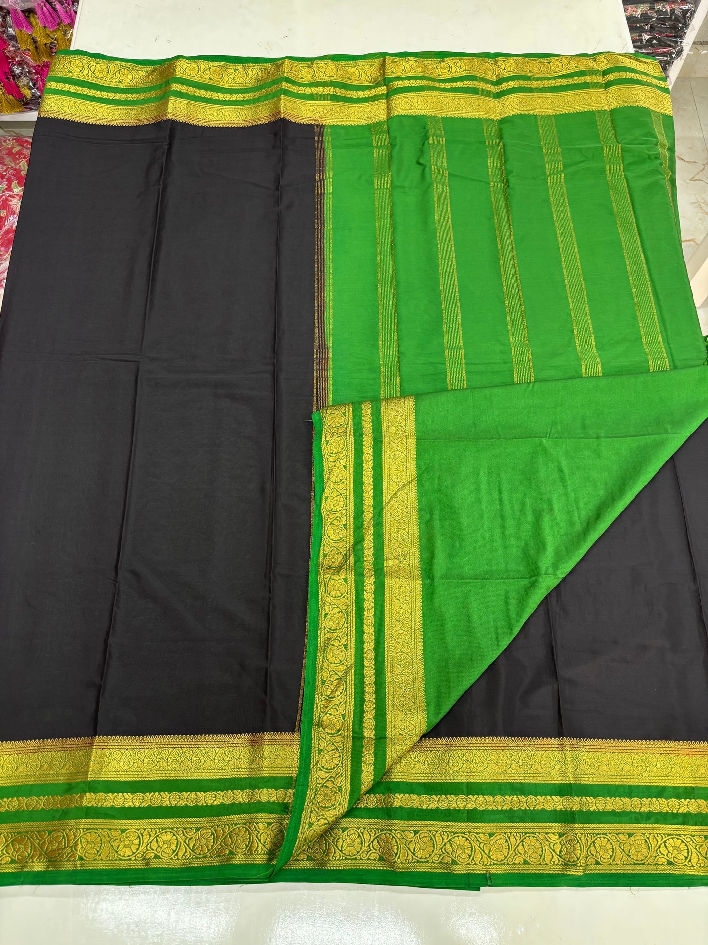 Semi Mysore Crepe (Contrast, Medium Sized Bentex Border)