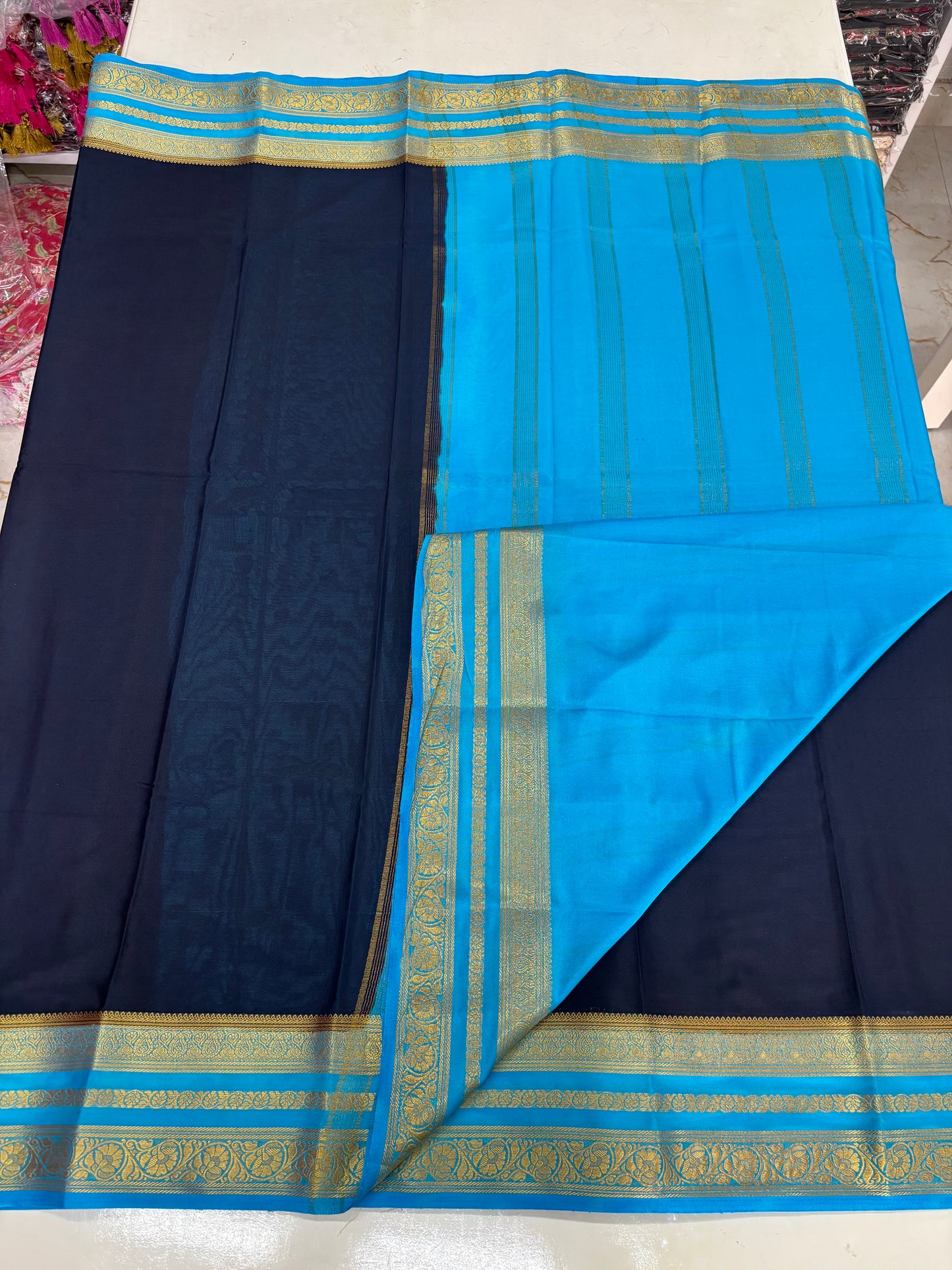 Semi Mysore Crepe (Contrast, Medium Sized Bentex Border)