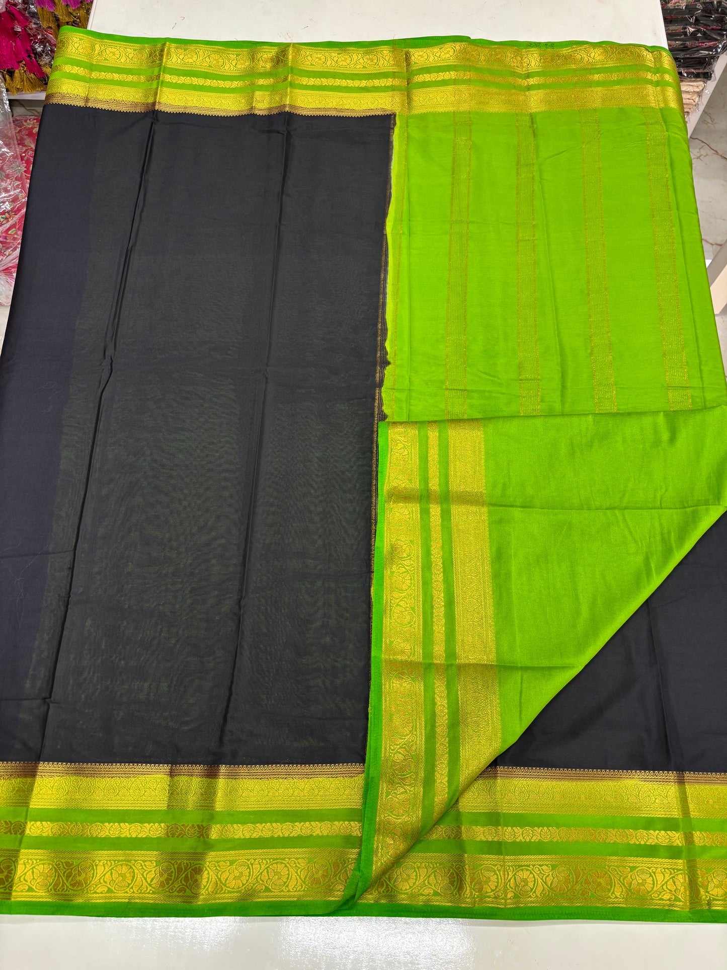 Semi Mysore Crepe (Contrast, Medium Sized Bentex Border)