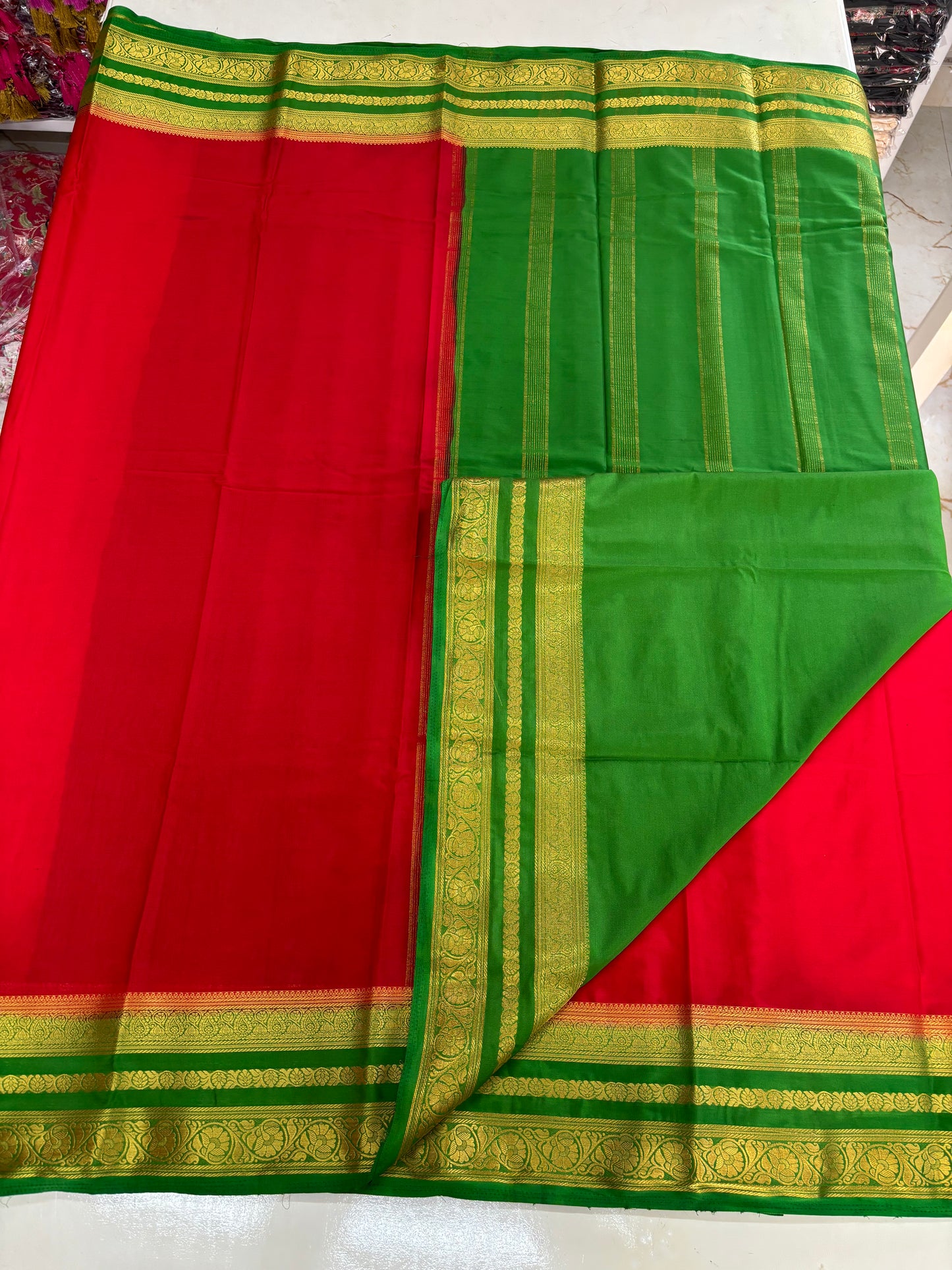 Semi Mysore Crepe (Contrast, Medium Sized Bentex Border)