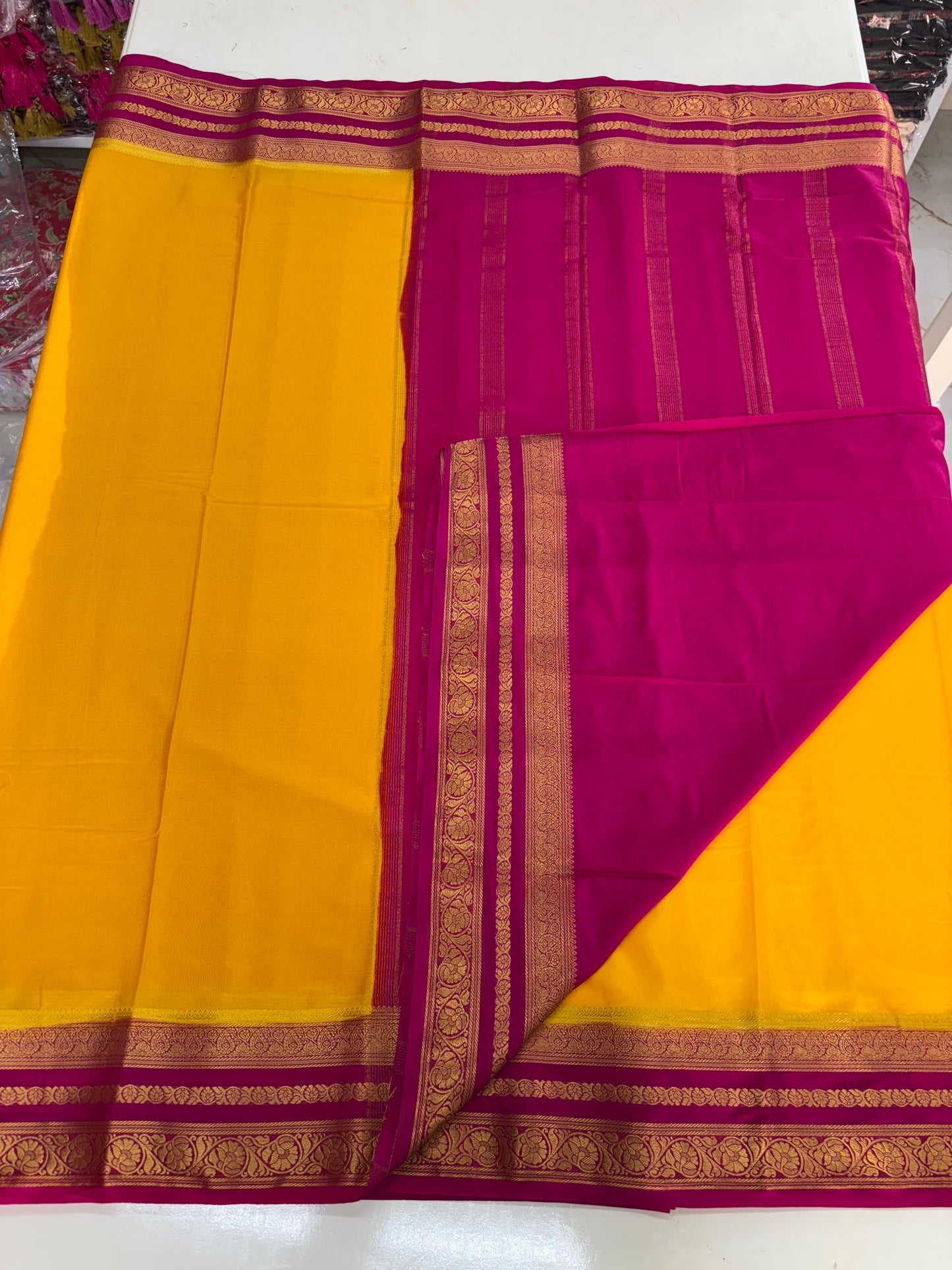 Semi Mysore Crepe (Contrast, Medium Sized Bentex Border)