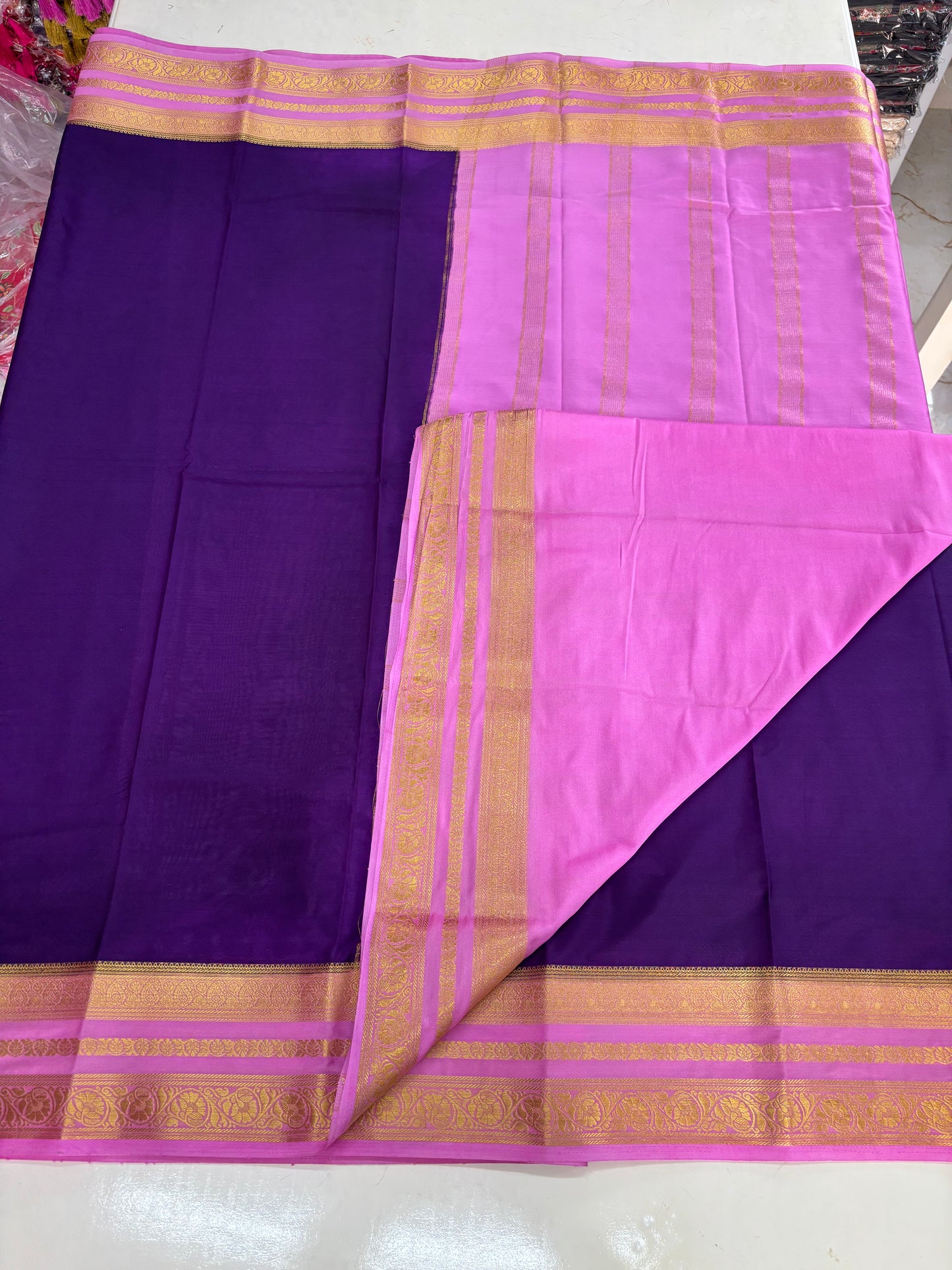 Semi Mysore Crepe (Contrast, Medium Sized Bentex Border)