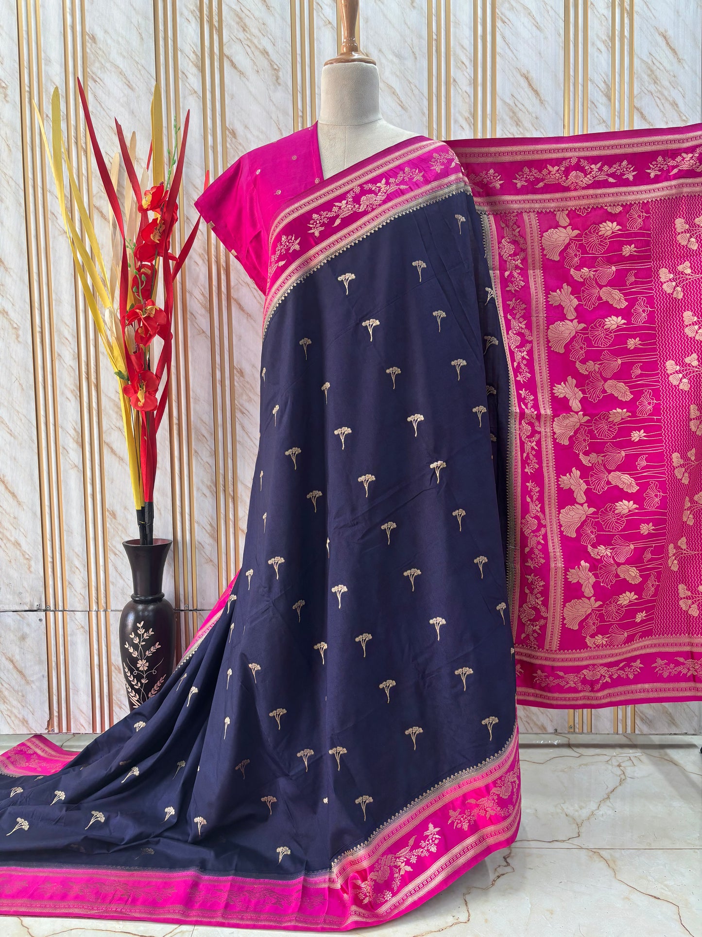 Dola Saree (Floral, Satin Bentex Border)