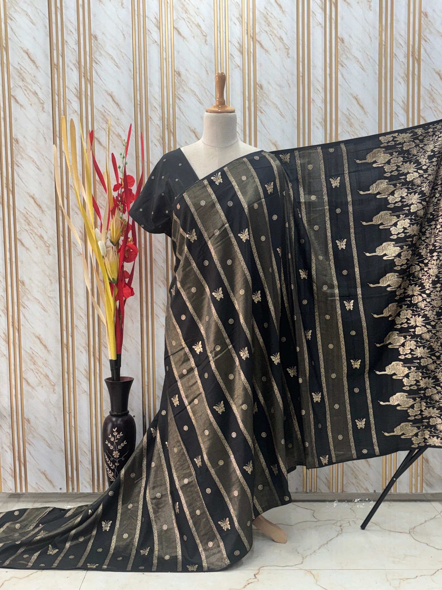 Dola Saree (Borderless, Butterfly Motifs)