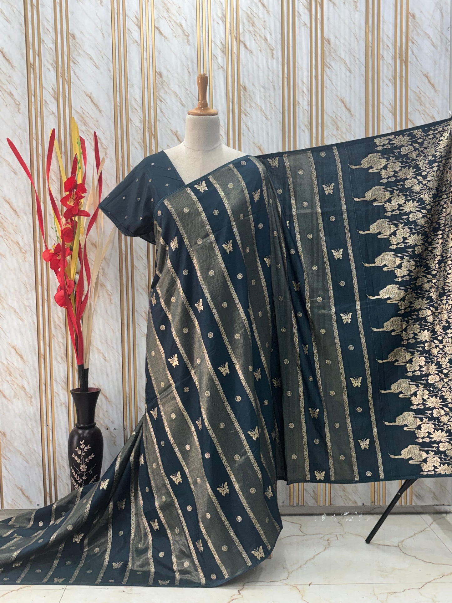 Dola Saree (Borderless, Butterfly Motifs)
