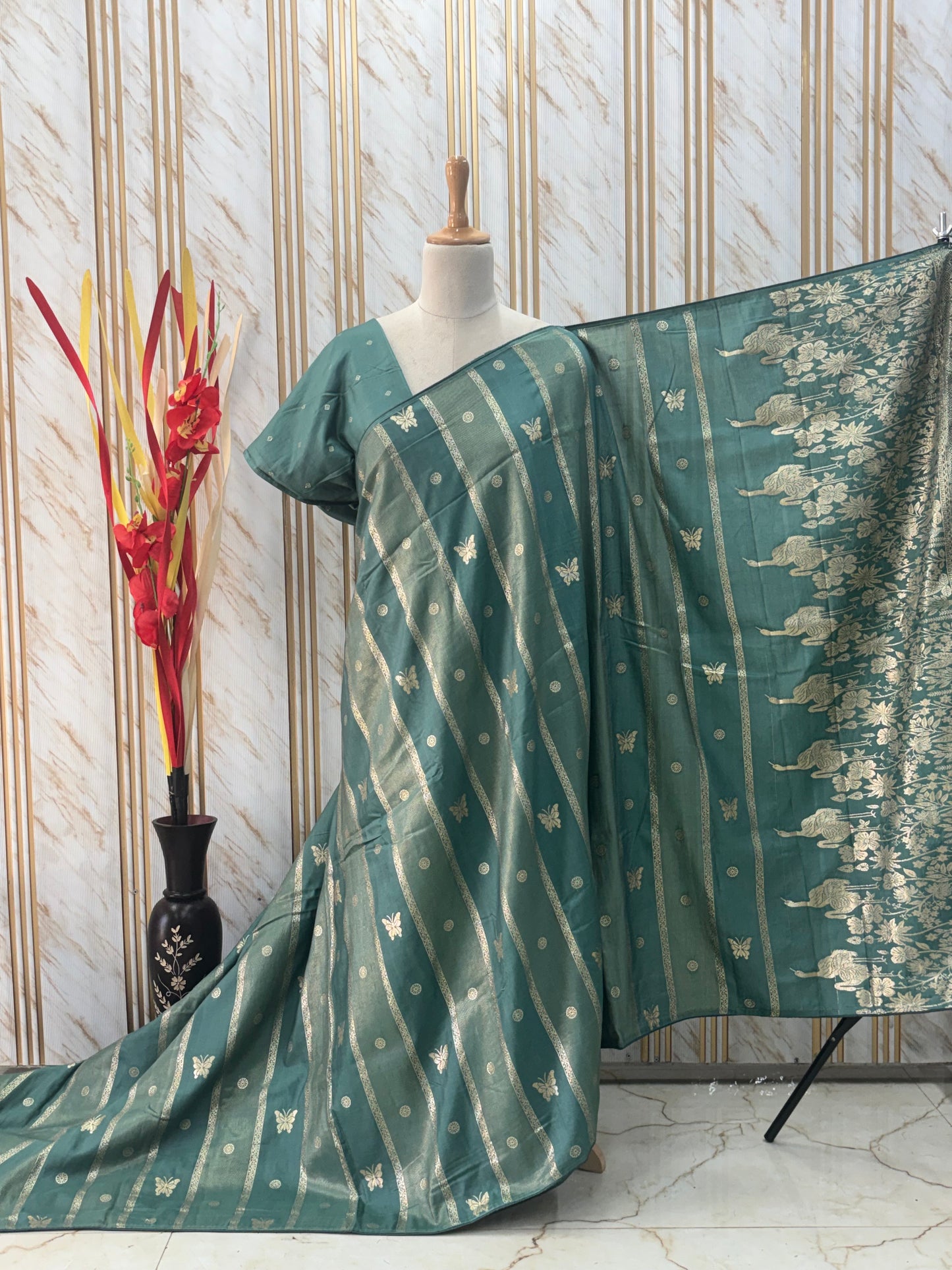 Dola Saree (Borderless, Butterfly Motifs)