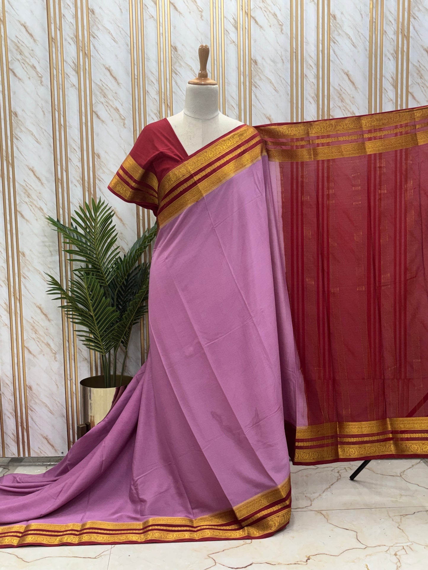 Semi Mysore Crepe (Contrast, Medium Sized Bentex Border)