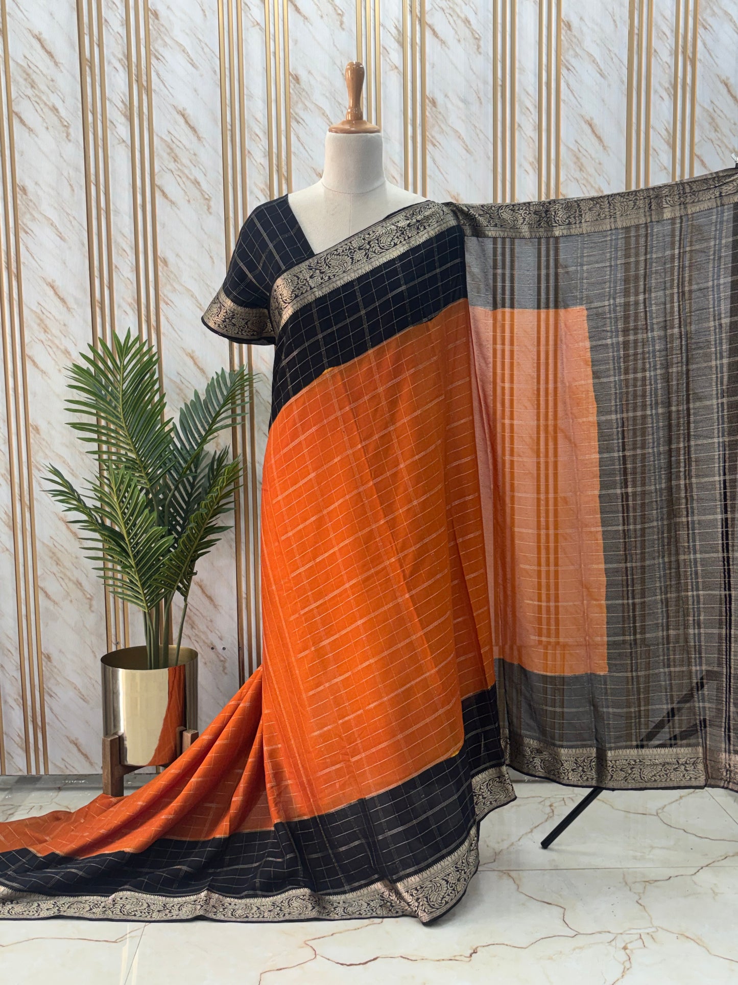 Chinnon Medium Size Ivory Jari Border