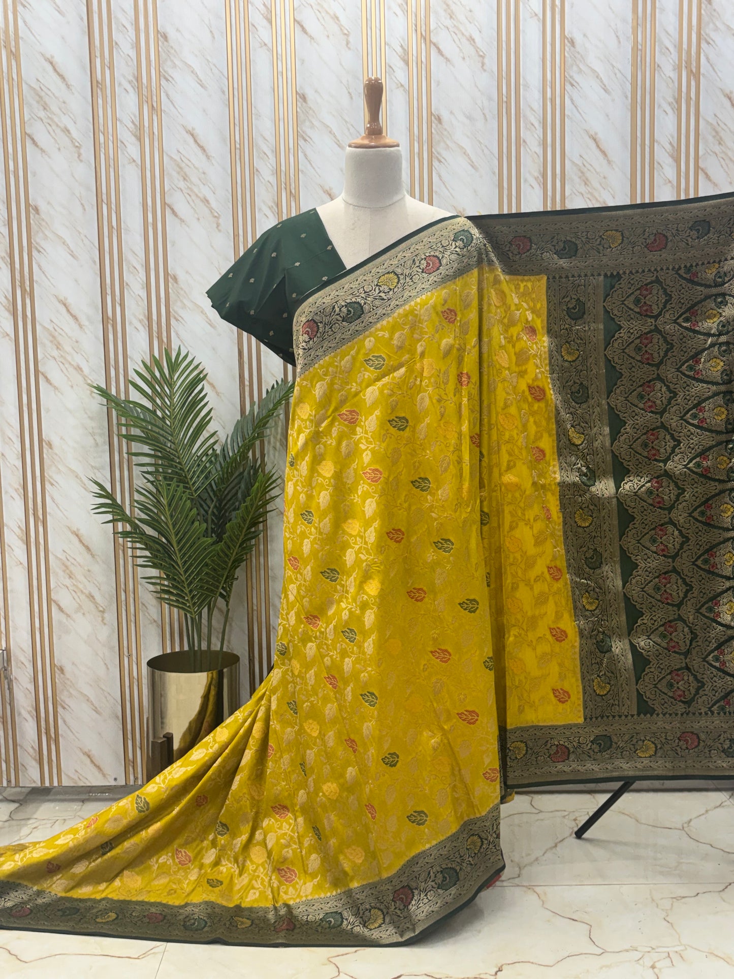 Banarasi Dola (Leaf Jaal and Meena)