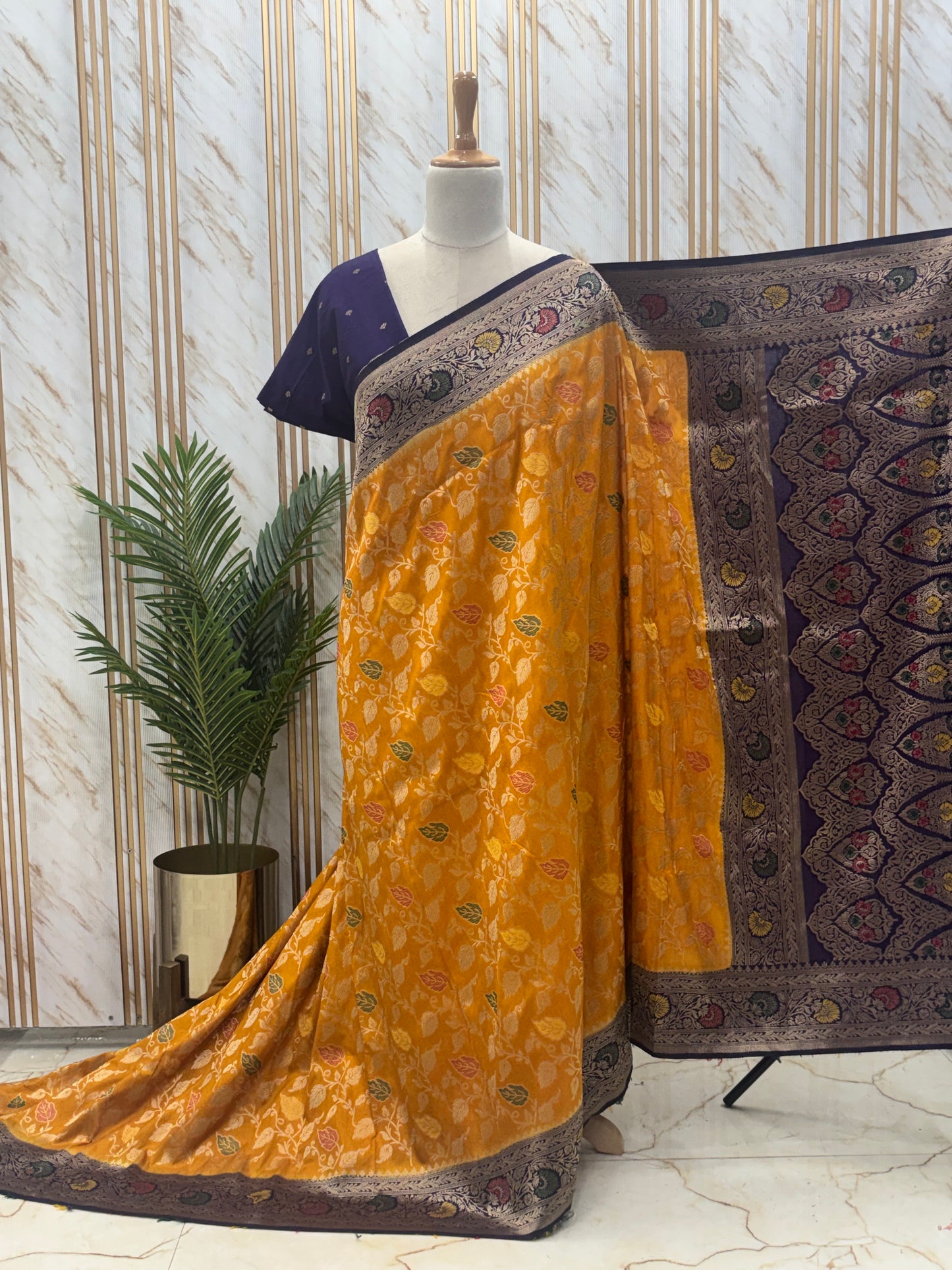 Banarasi Dola (Leaf Jaal and Meena)