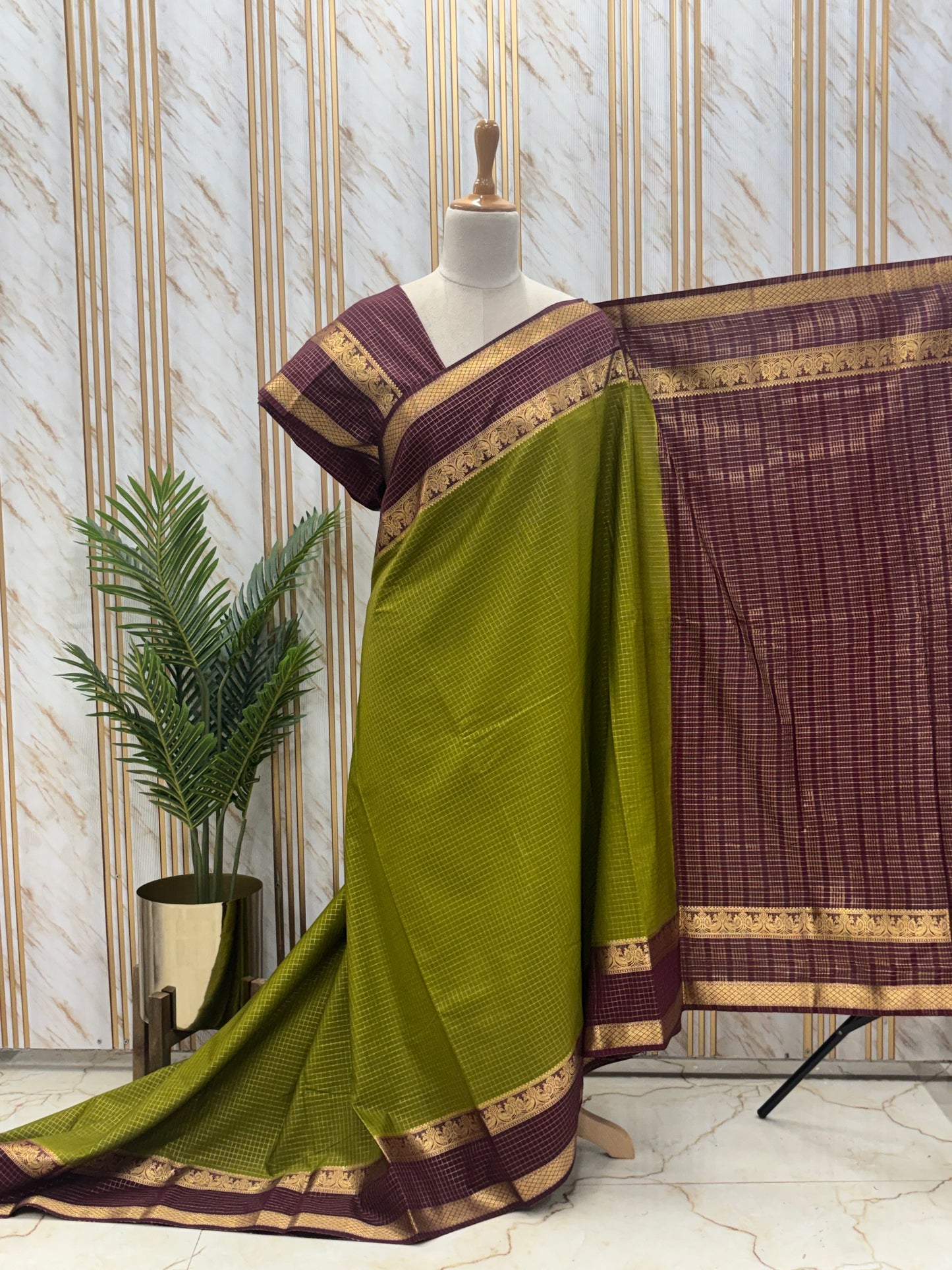 Semi Mysore Crepe (Checks Mayuri Bentex)