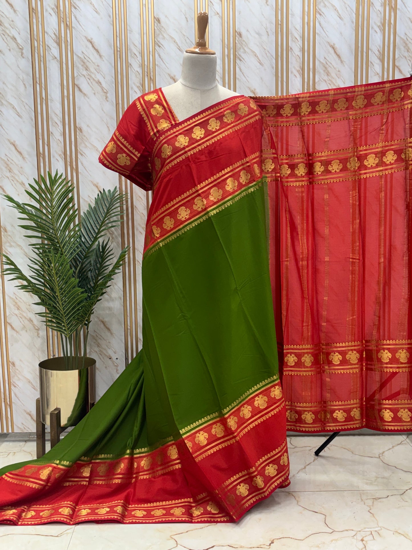 Semi Mysore Crepe(Contrast, Gandaberunda Bentex Border)