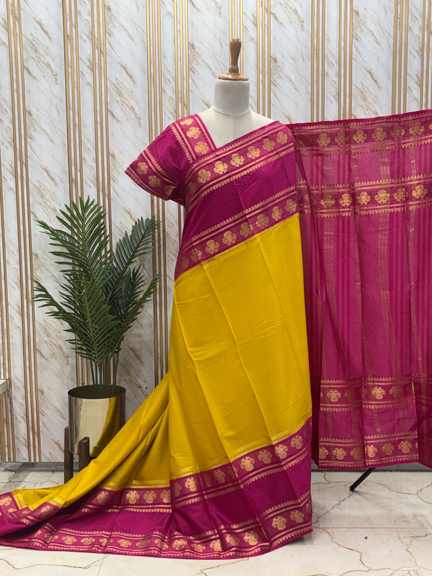 Semi Mysore Crepe(Contrast, Gandaberunda Bentex Border)