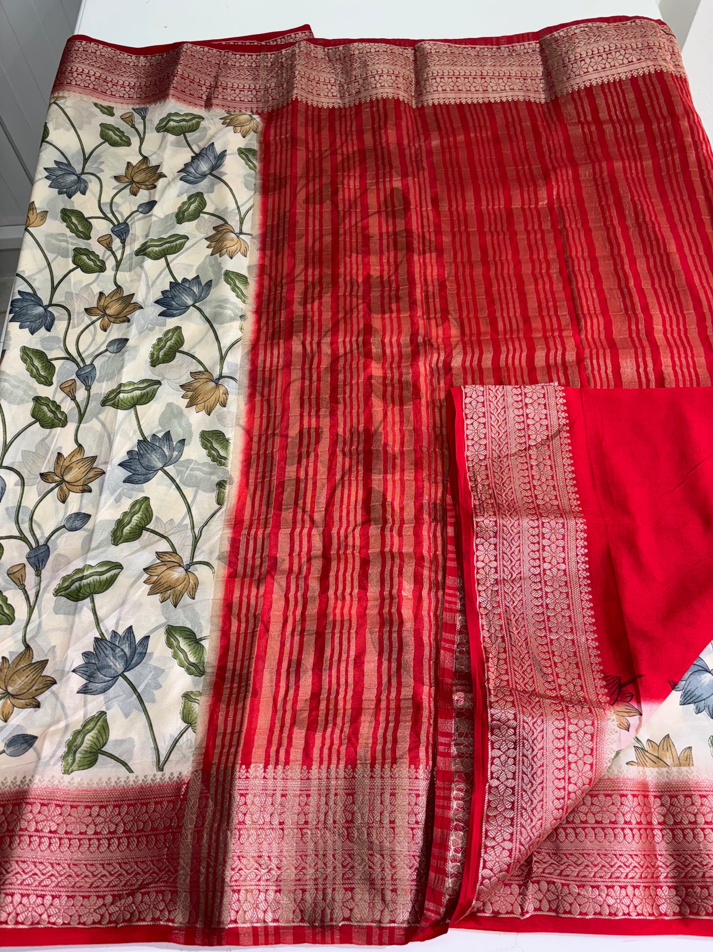 Printed Semi Mysore Crepe (Floral Print)