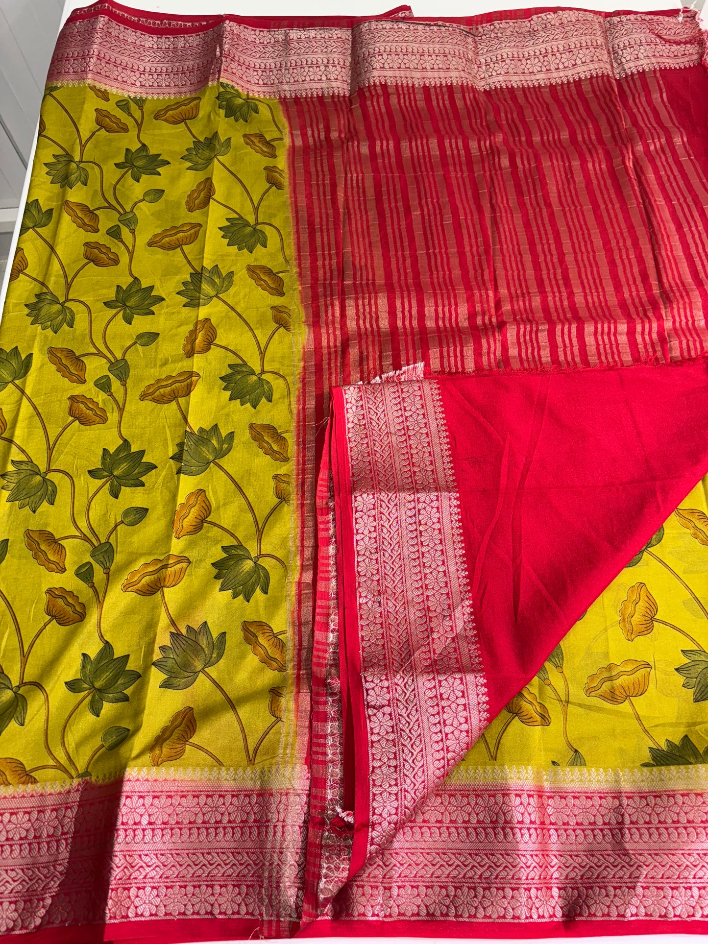 Printed Semi Mysore Crepe (Floral Print)