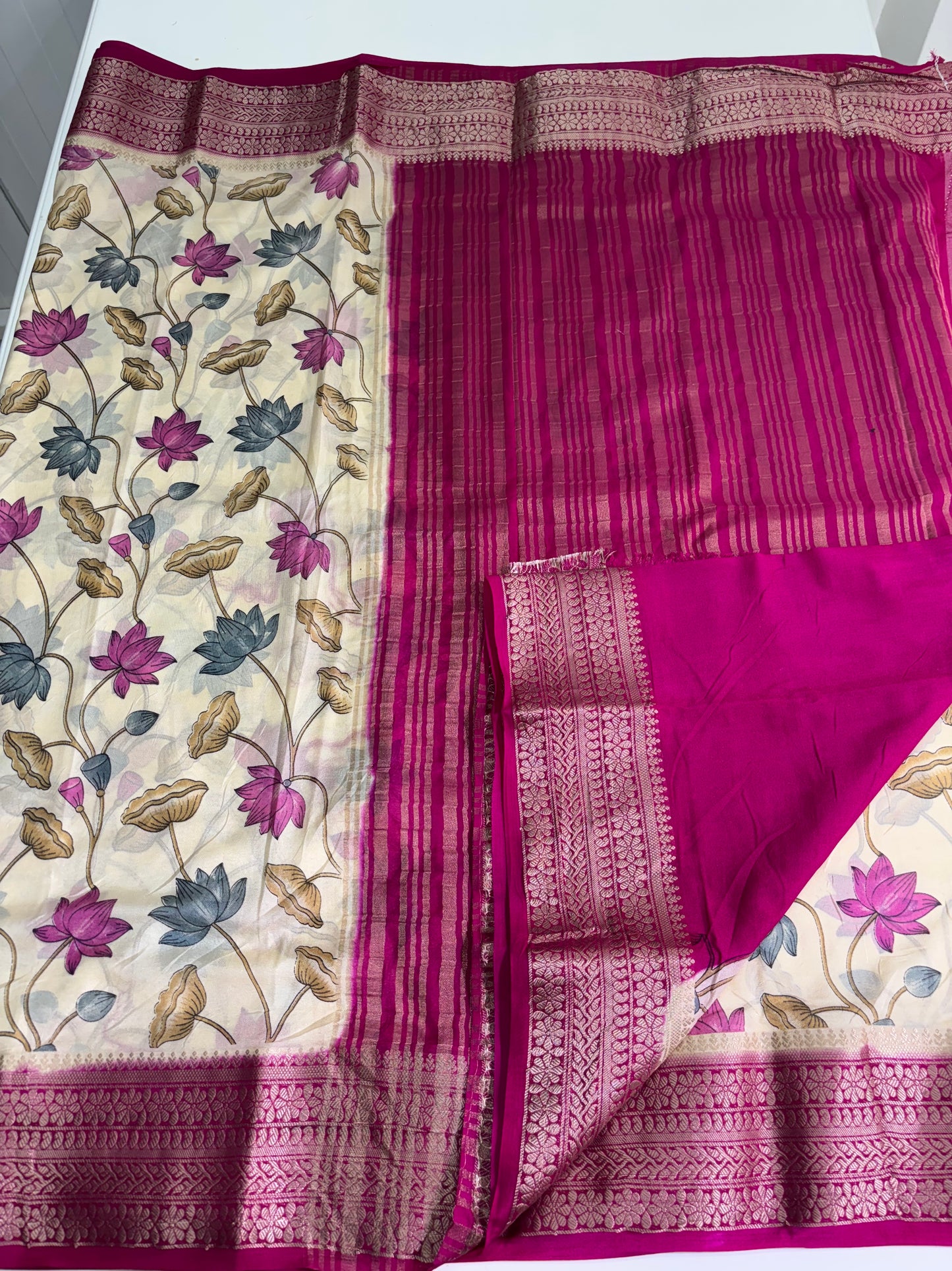 Printed Semi Mysore Crepe (Floral Print)