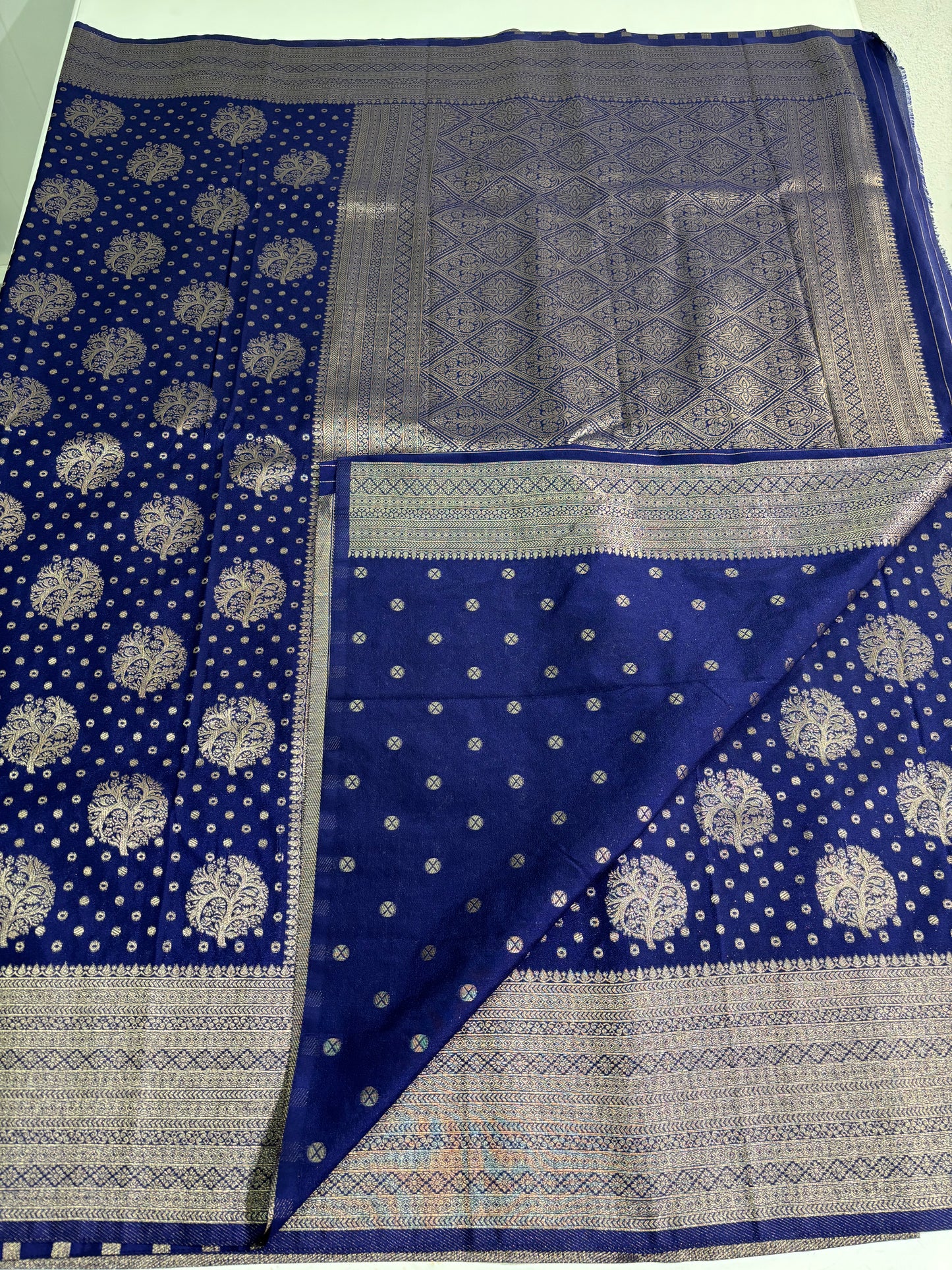 Banarasi Khaddi Georgette (Round Tree Motfis)