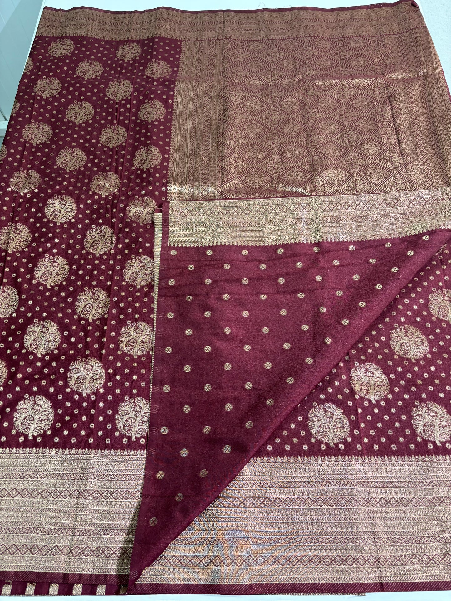Banarasi Khaddi Georgette (Round Tree Motfis)