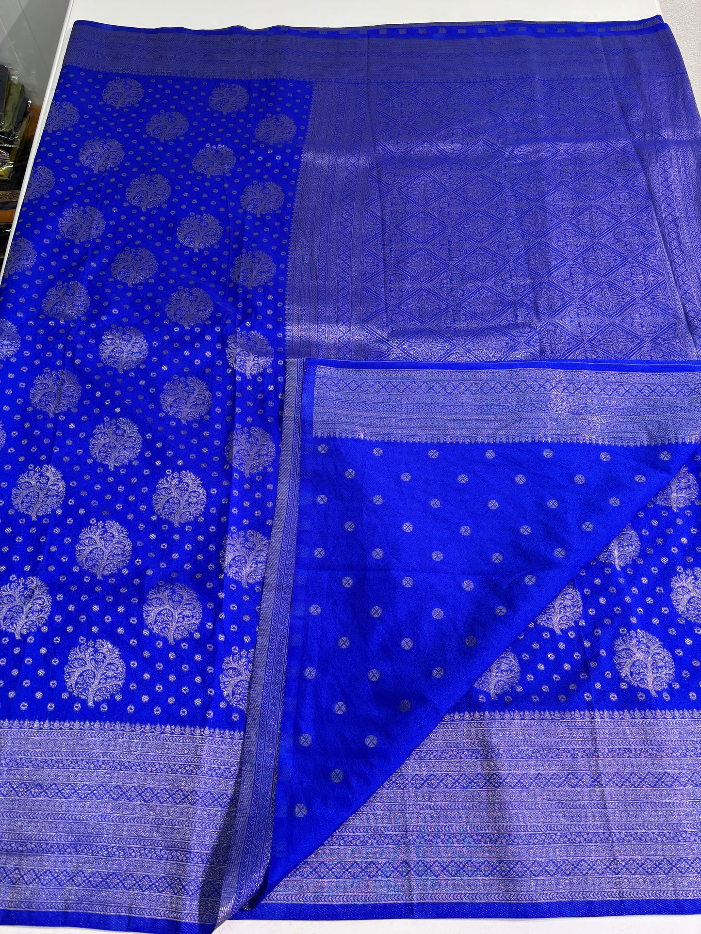 Banarasi Khaddi Georgette (Round Tree Motfis)