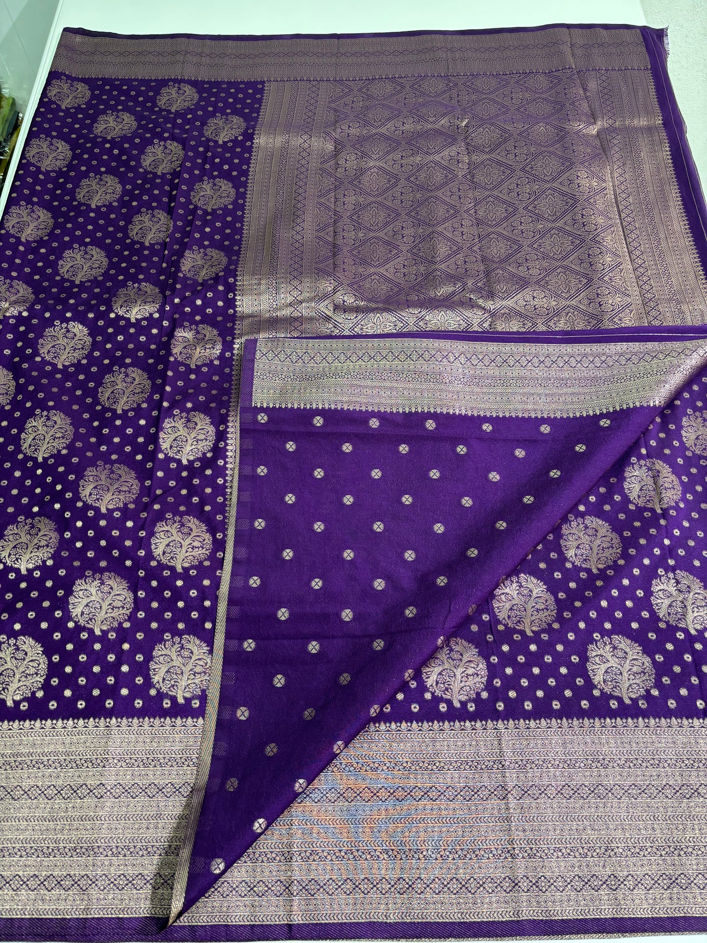 Banarasi Khaddi Georgette (Round Tree Motfis)