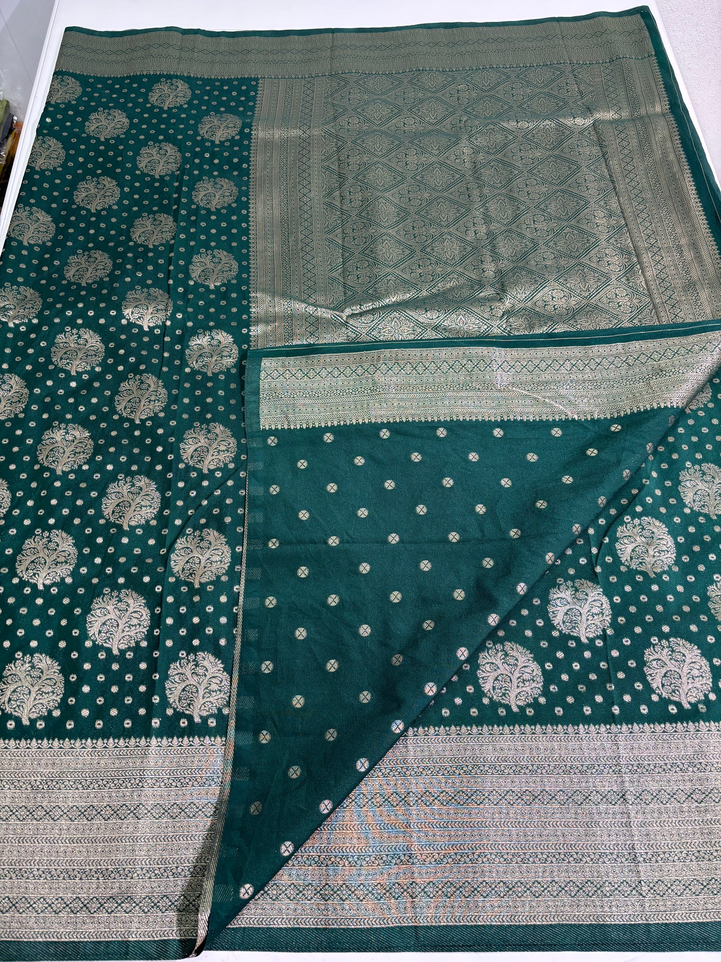 Banarasi Khaddi Georgette (Round Tree Motfis)