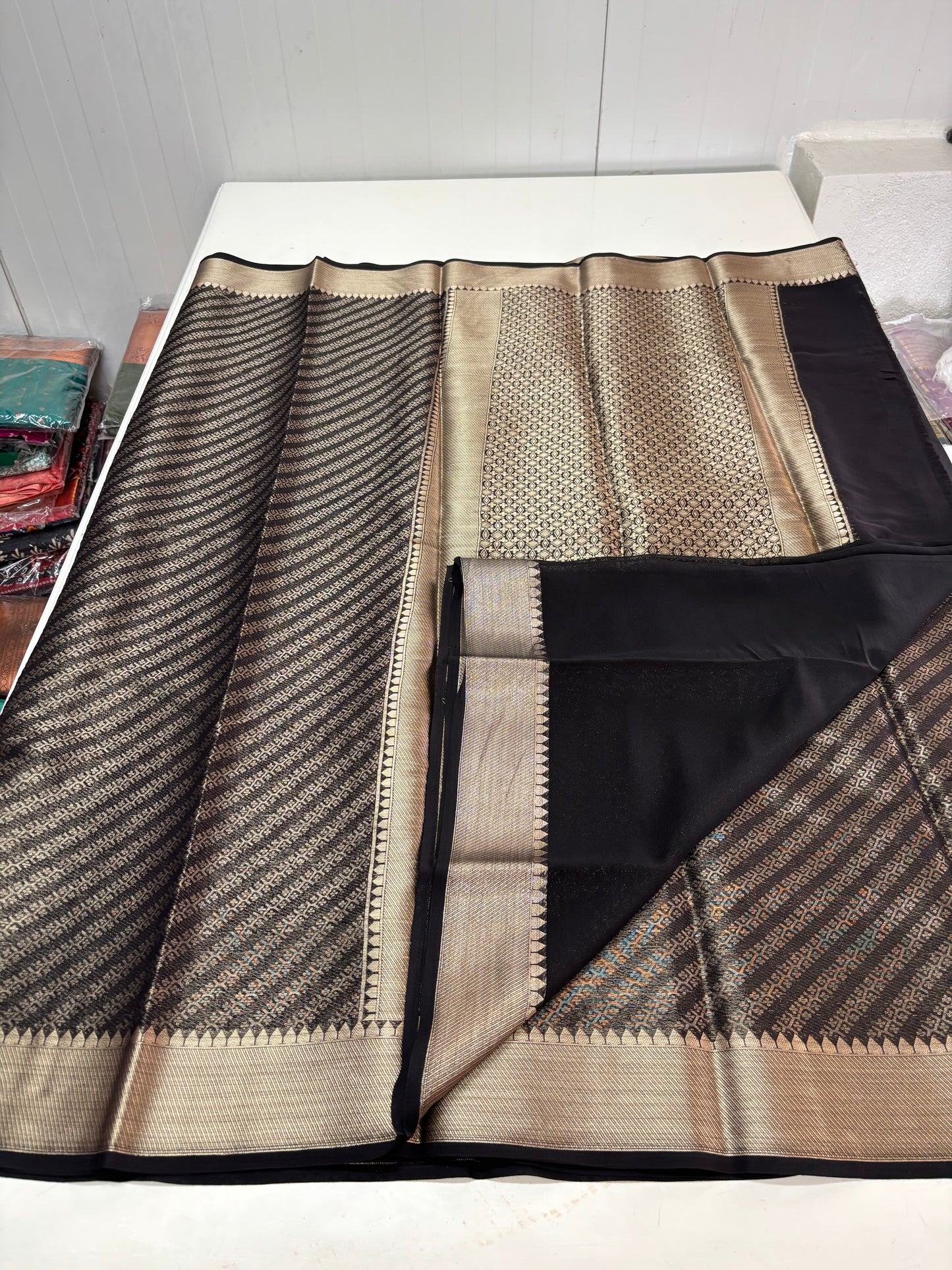 Semi Mysore Brocade (Floral Diagonal Lines Pattern)