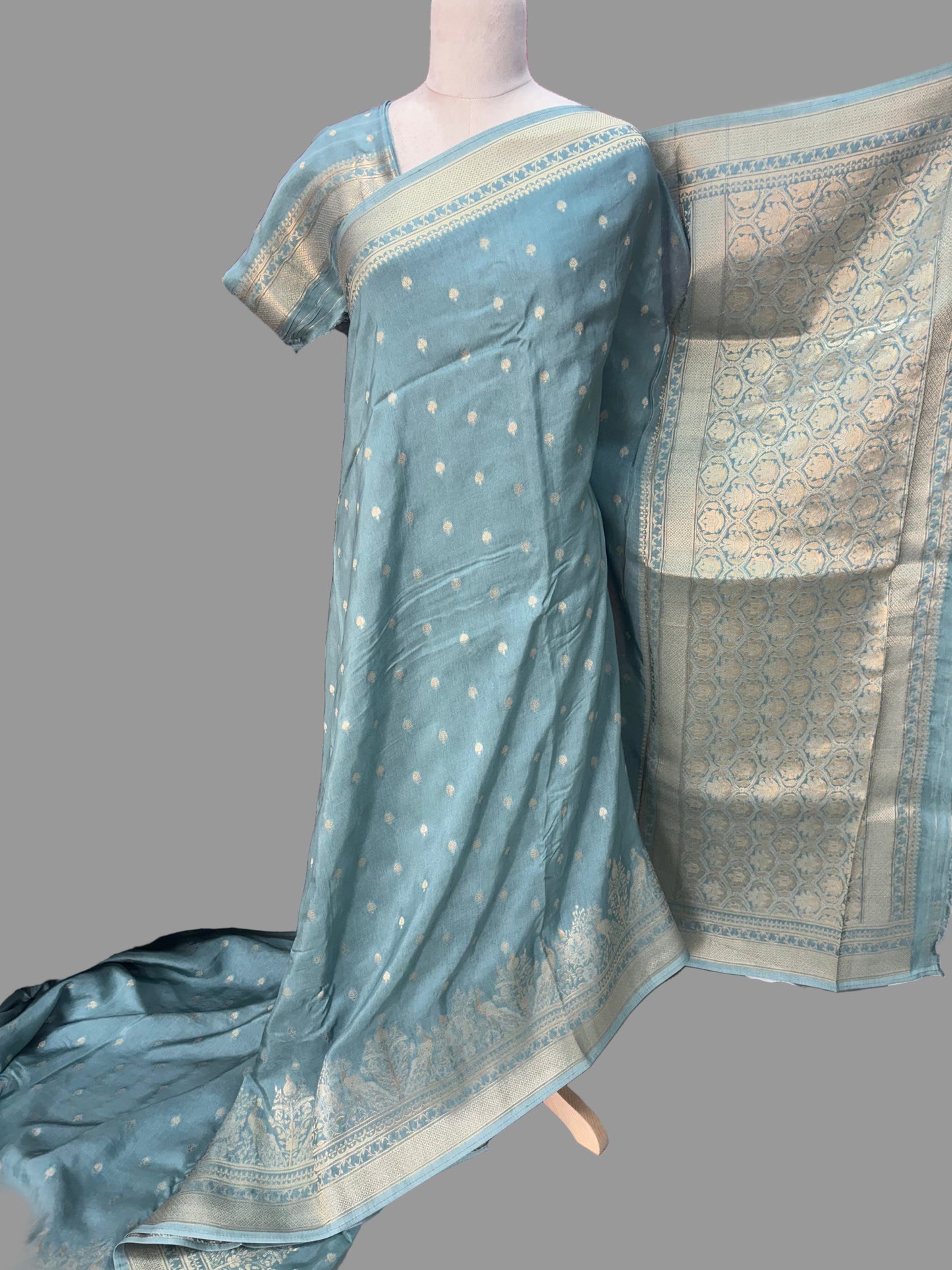 Banarasi Viscose Saree (Premium, Motifs Body, Peacock Border)