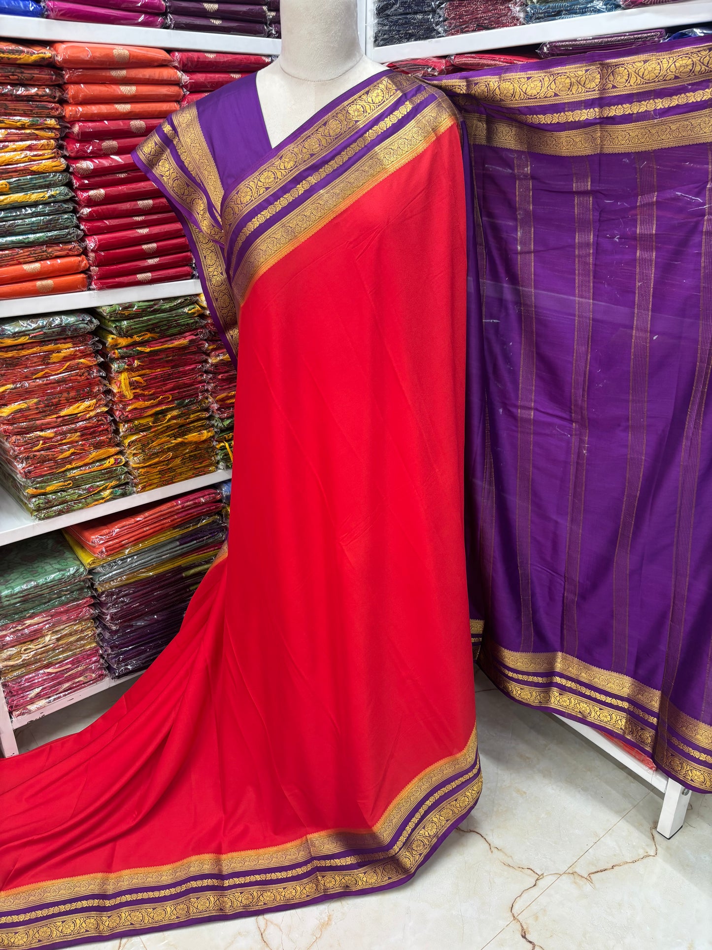 Semi Mysore Crepe (Contrast, Medium Sized Bentex Border)