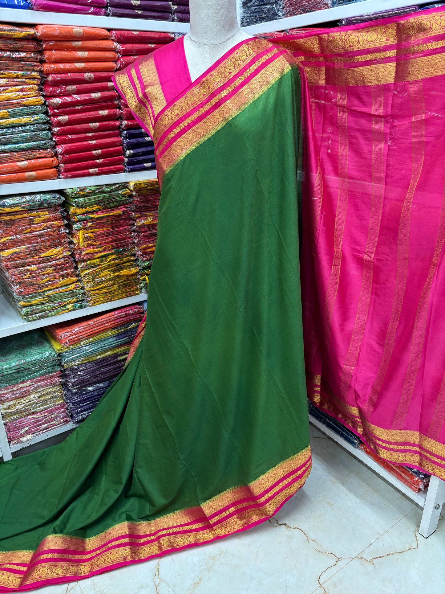 Semi Mysore Crepe (Contrast, Medium Sized Bentex Border)
