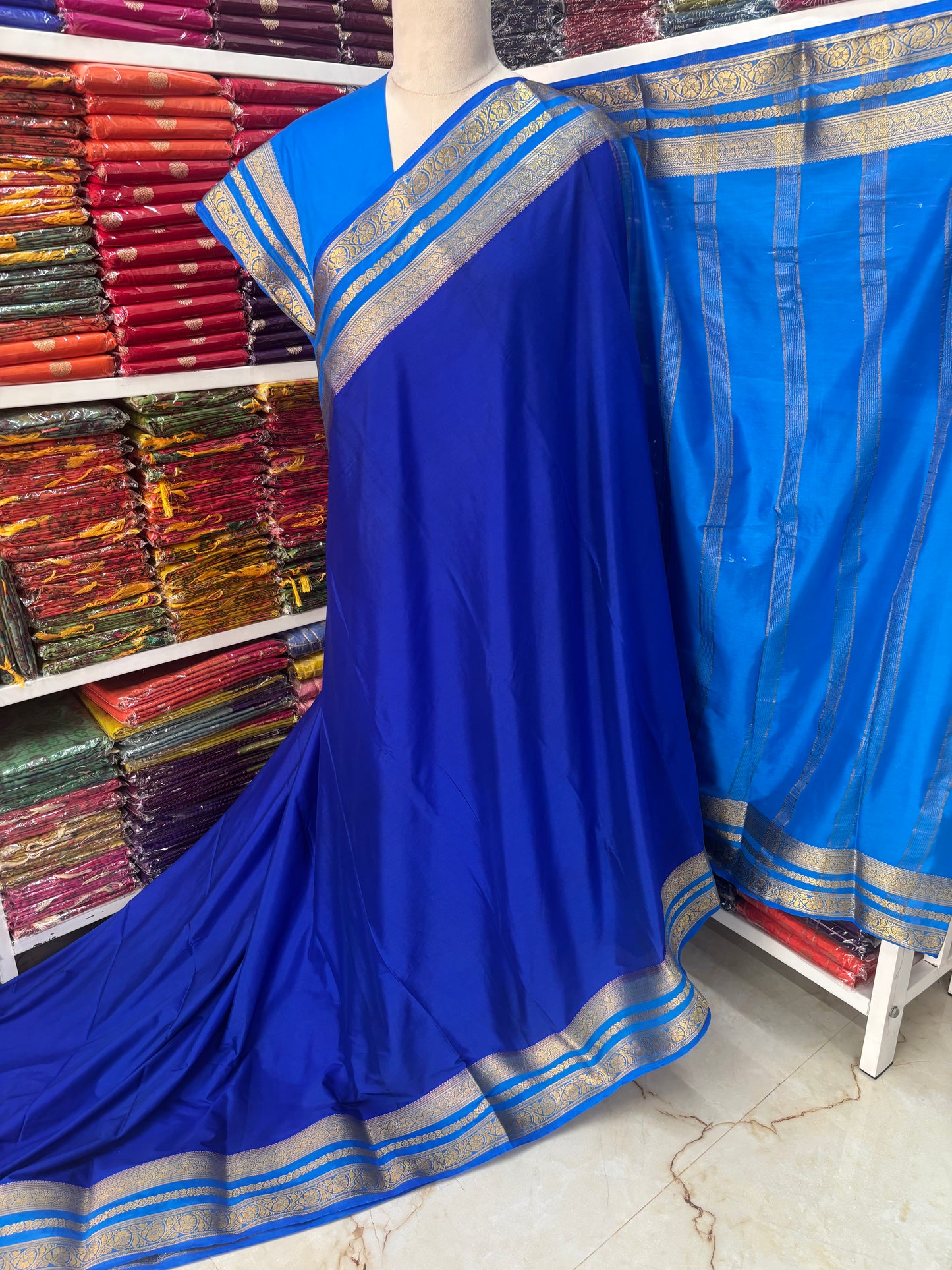 Semi Mysore Crepe (Contrast, Medium Sized Bentex Border)