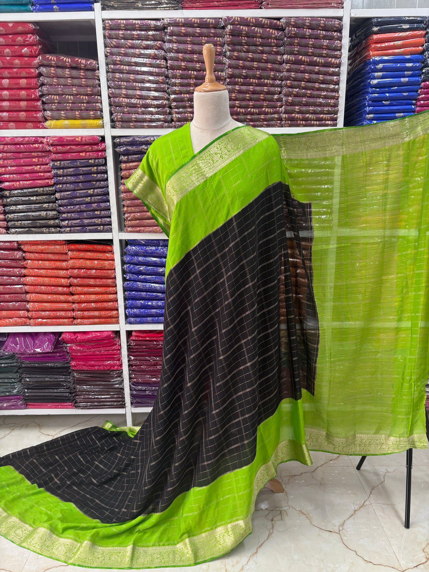 Chinnon Medium Size Ivory Jari Border