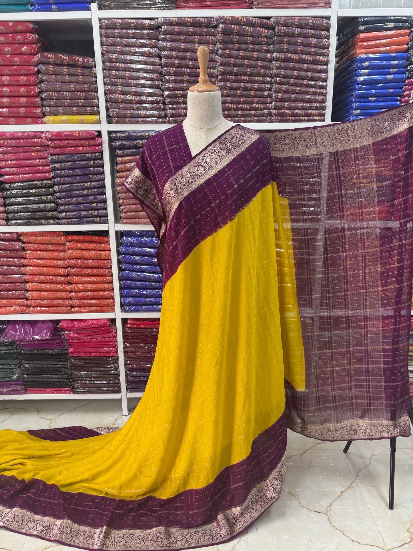 Chinnon Medium Size Ivory Jari Border