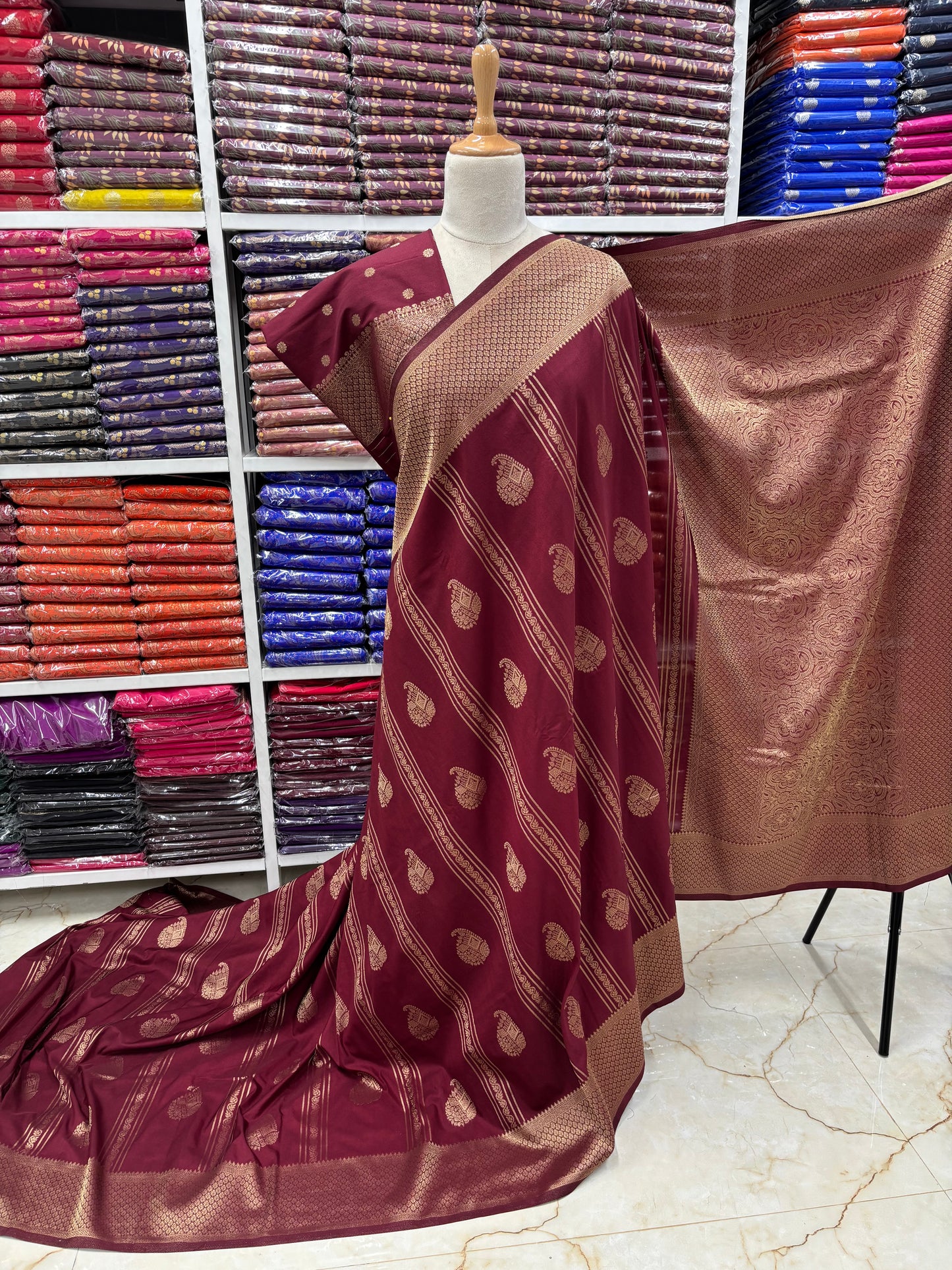 Banarasi Khaddi Georgette (Premium, Mango Motifs and Rich Pallu)